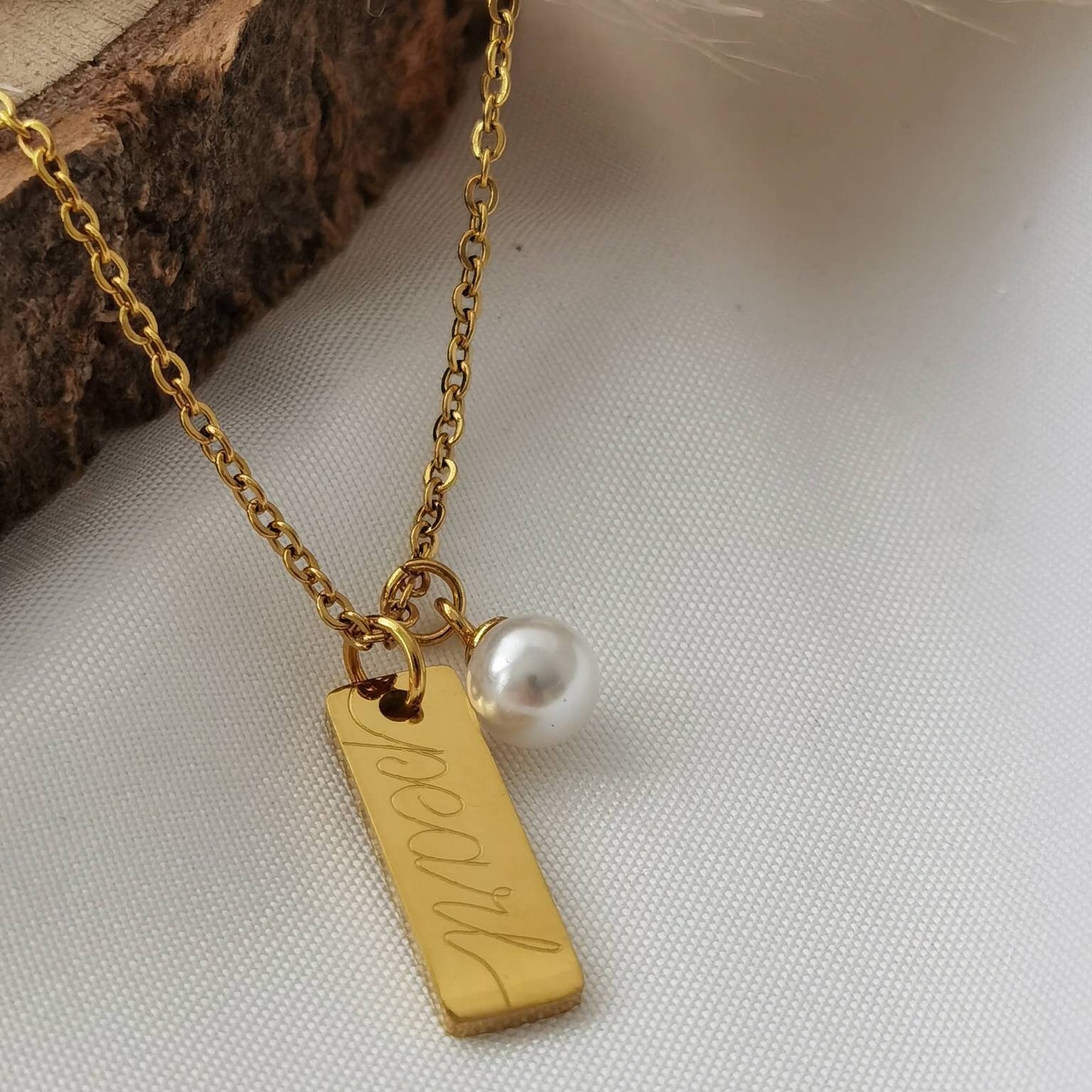 Personalisierte Perlen Kette mit 6x18mm Gravur Plättchen in Gold oder Silber, Halskette Gold, Namens Kette, Geschenk Mama,Weihnachtsgeschenk