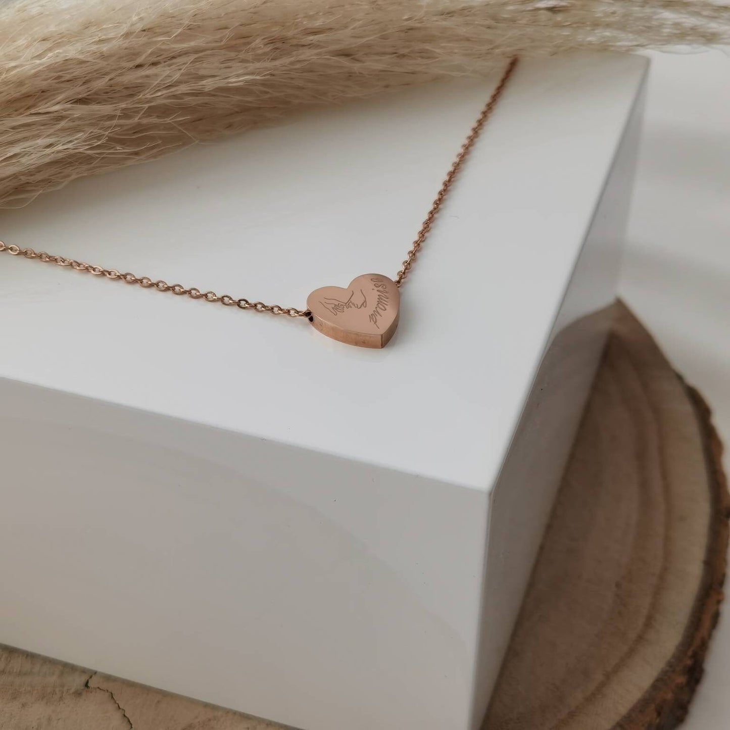 Personalisierte Herz Kette, Gravur Herz Anhänger in Gold, Silber und Rosé aus Edelstahl, Personalisiertes Geschenk Frau Weihnachten