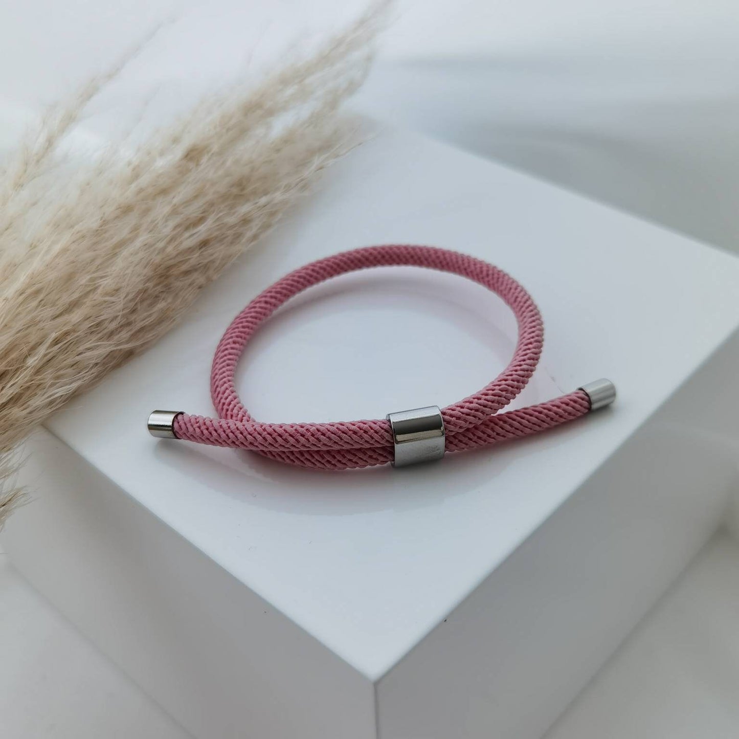Personalisiertes Kordel Armband mit Gravur Anhänger, Armband mit Schiebeverschluss, personalisiertes Geschenk für Frau, beste Freundin