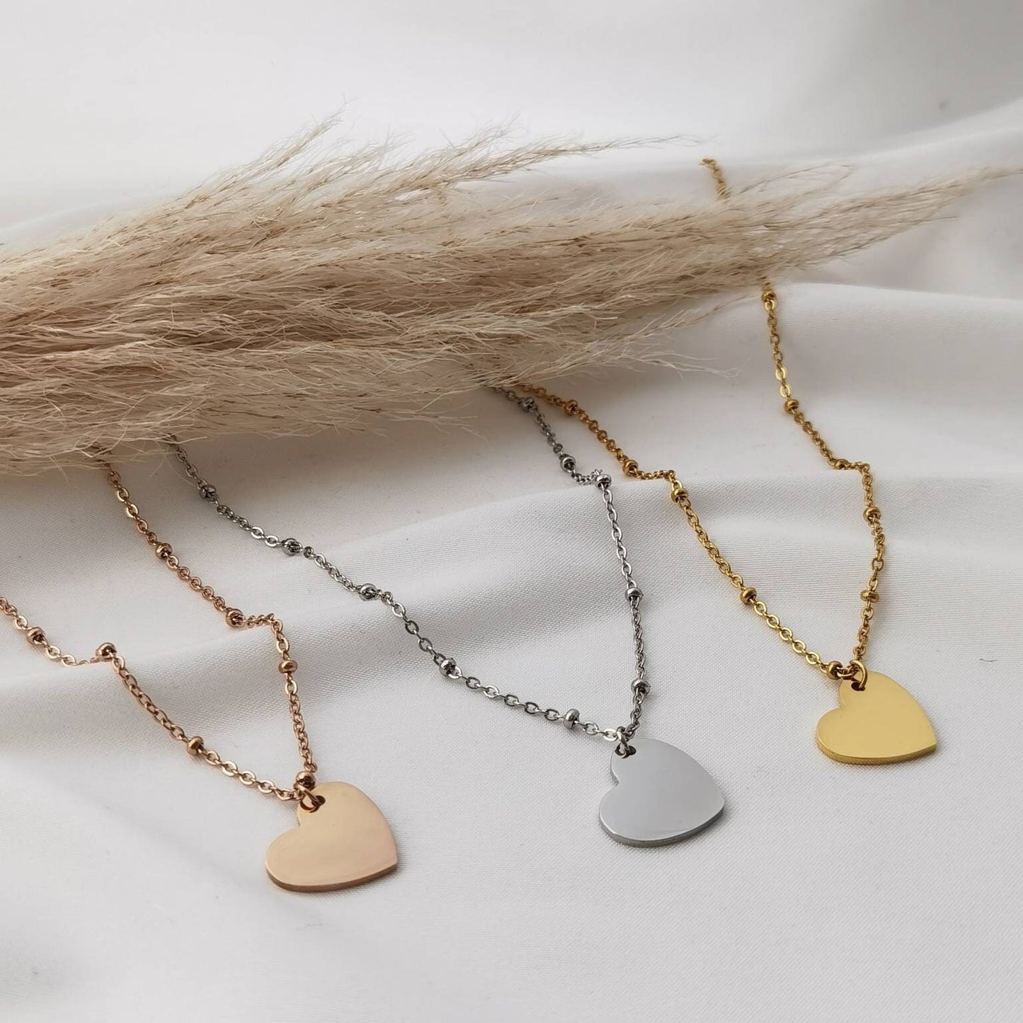 Personalisierte Herz Kette mit Gravur in Gold, Silber & Rosé, Kette mit Herz Anhänger personalisiert als Geschenk für sie