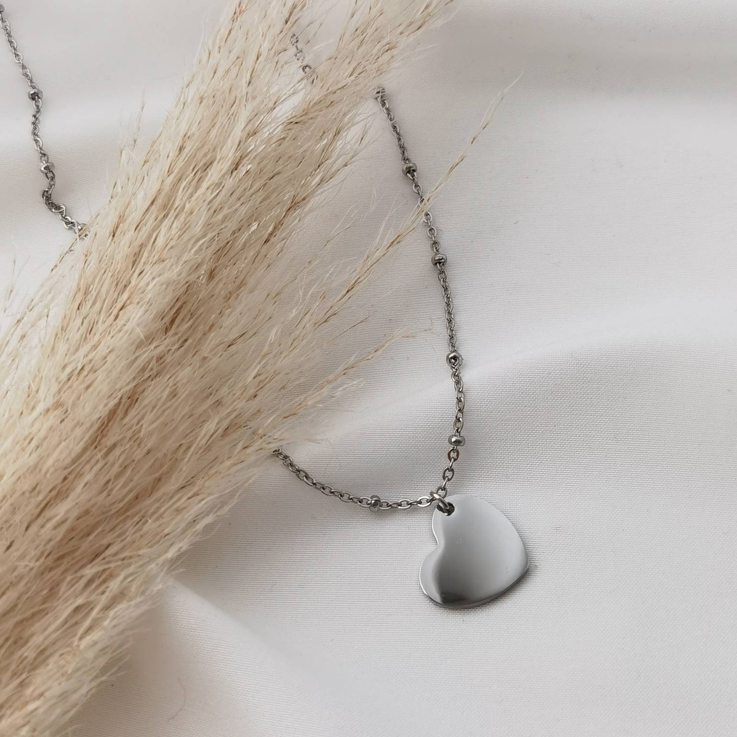 Personalisierte Herz Kette mit Gravur in Gold, Silber & Rosé, Kette mit Herz Anhänger personalisiert als Geschenk für sie