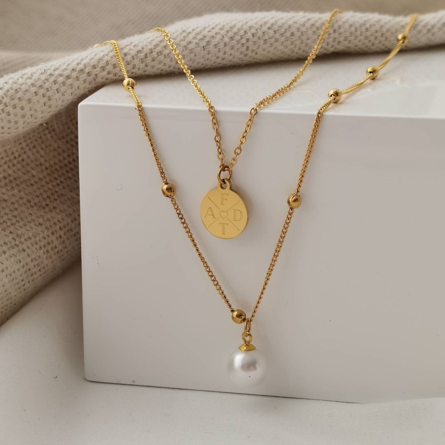 Personalisierte Kette mehrreihig mit 12mm Gravur Plättchen und 10mm Perle in Gold u. Silber, Geschenk für sie, personalisiertes Geschenk