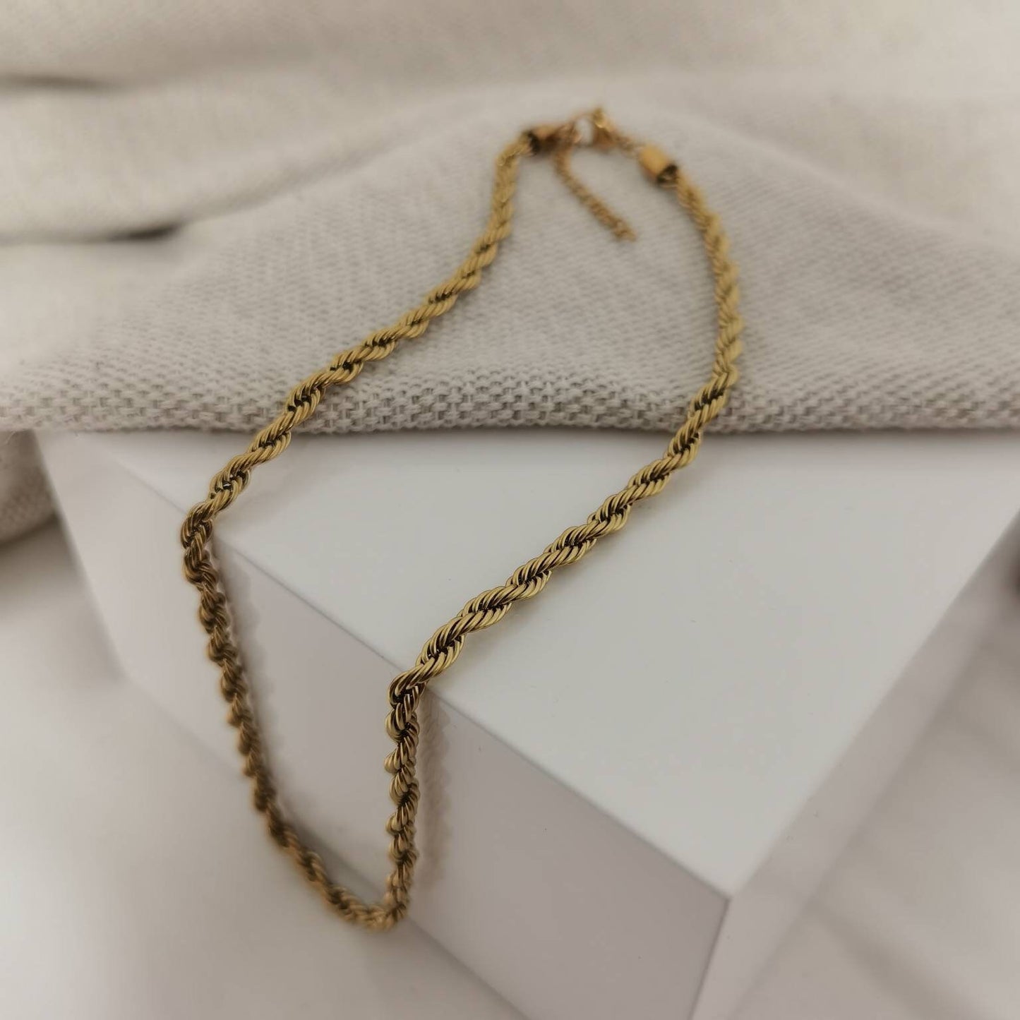 Kordelkette in Gold oder Silber aus Edelstahl,Kordel Halskette 4mm dick,gedrehte Kette,Geschenk für Frauen,Damen Schmuck,Personalisierbar