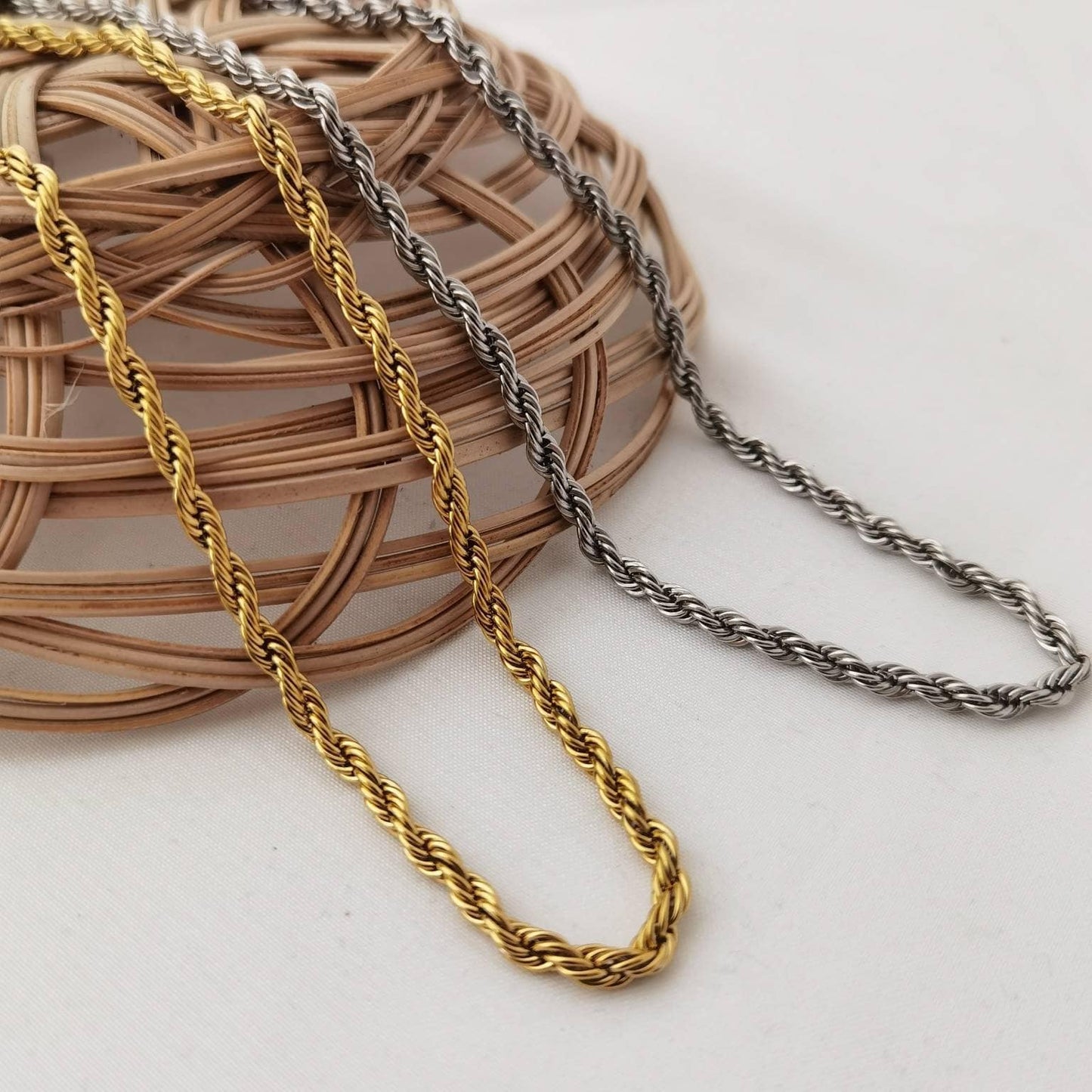 Kordelkette in Gold oder Silber aus Edelstahl,Kordel Halskette 4mm dick,gedrehte Kette,Geschenk für Frauen,Damen Schmuck,Personalisierbar