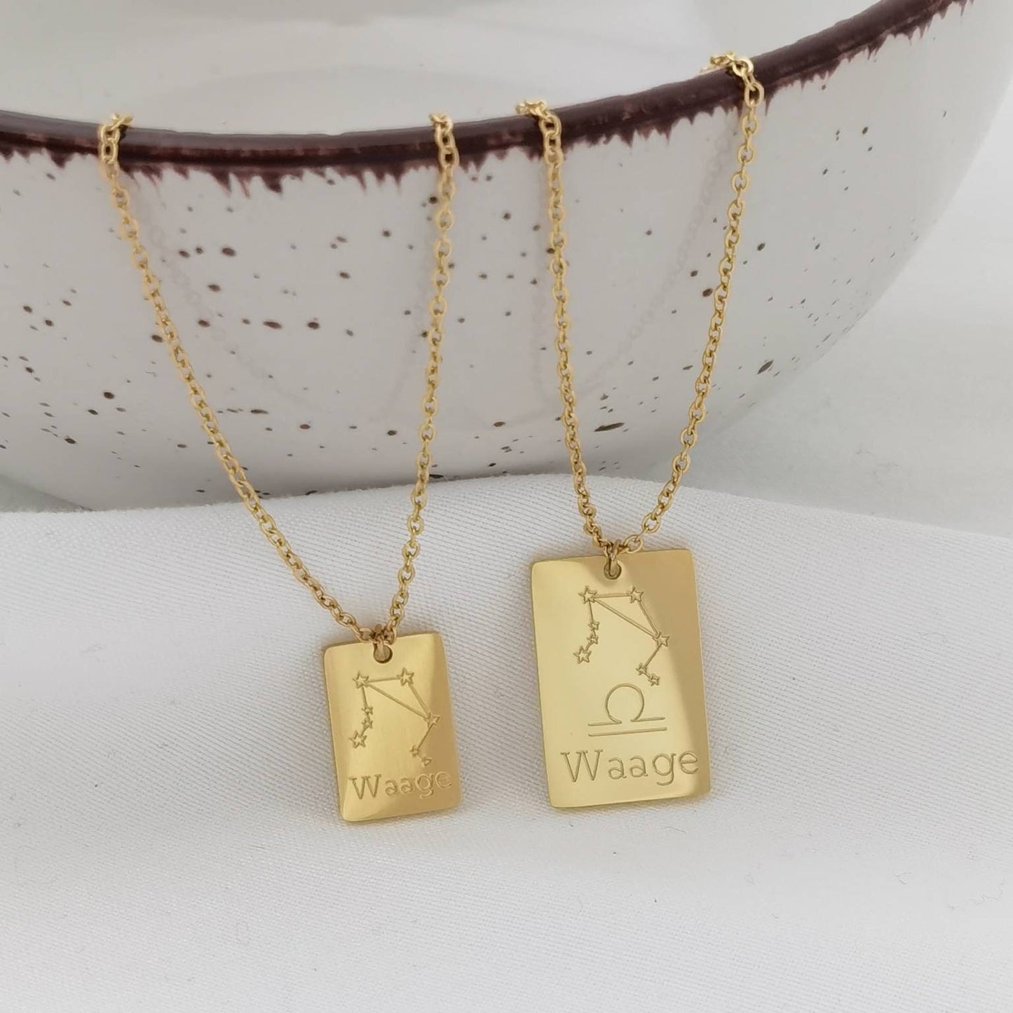 Personalisierte Halskette in Gold, Silber und Rosé mit rechteckigem Gravur Plättchen Anhängern in 13mm oder 18mm, personalisiertes Geschenk