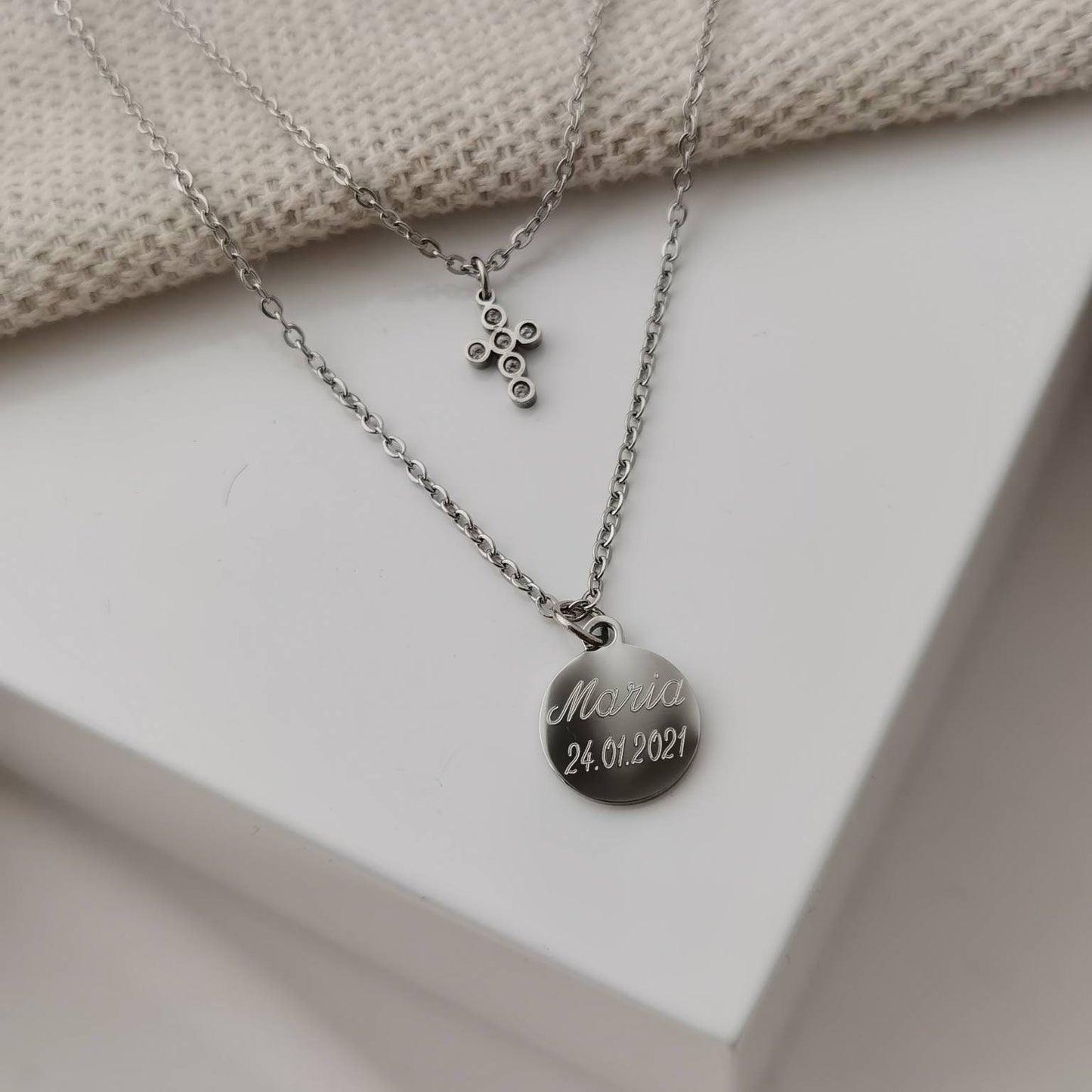 Mehrreihige, personalisierte Plättchen Kette mit Zirkonia Kreuz in Gold & Silber aus Edelstahl, personalisiertes Geschenk Taufe