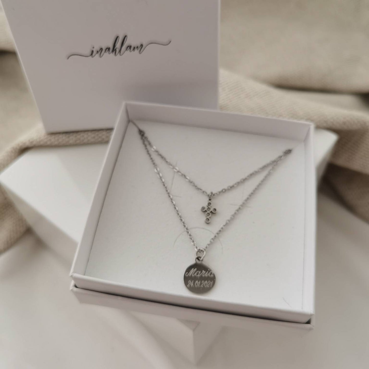 Mehrreihige, personalisierte Plättchen Kette mit Zirkonia Kreuz in Gold & Silber aus Edelstahl, personalisiertes Geschenk Taufe