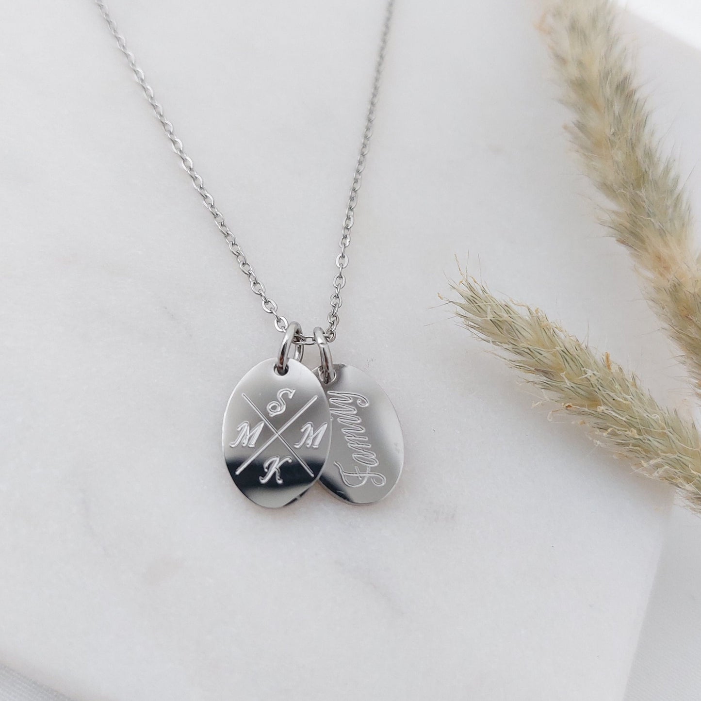 Personalisierte Geburtsblumenkette in Gold,Silber,Rosé mit ovalen 13x9mm Plättchen Anhängern, personalisiertes Geschenk für Frauen, Freundin