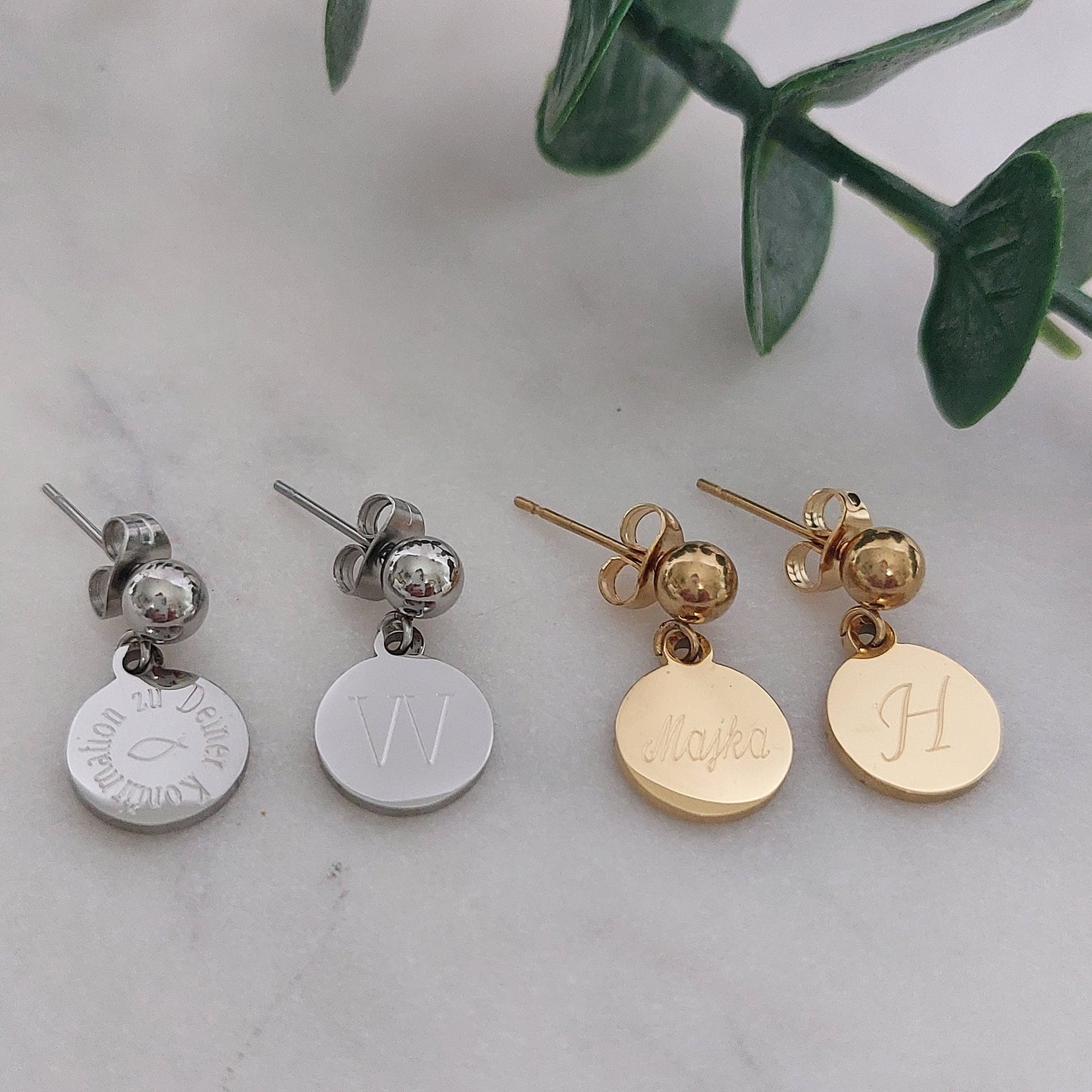 Personalisierte Ohrstecker mit Gravur Plättchen Anhänger in Gold oder Silber, personalisiertes Geschenk zur Hochzeit, Weihnachtsgeschenk