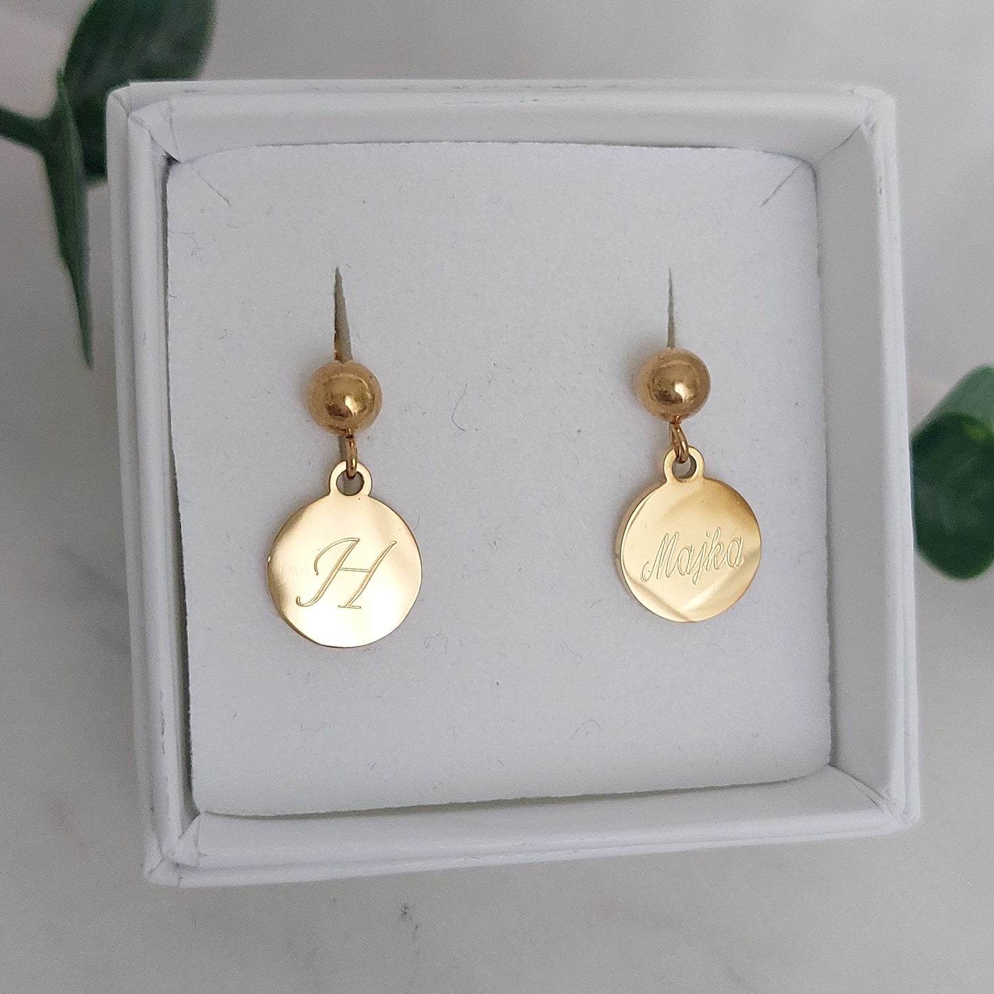 Personalisierte Ohrstecker mit Gravur Plättchen Anhänger in Gold oder Silber, personalisiertes Geschenk zur Hochzeit, Weihnachtsgeschenk