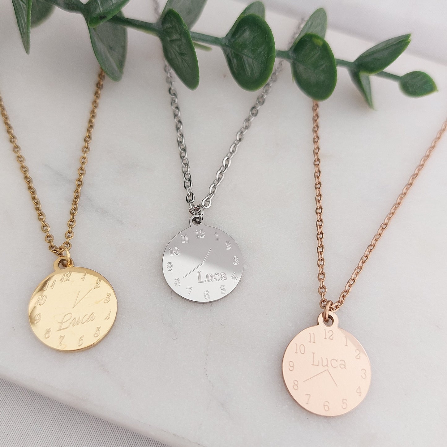 Personalisierte 15mm Plättchen Halskette mit Geburtszeit,Namensgravur, Buchstaben Plättchen Kette, Kette als personalisiertes Geschenk