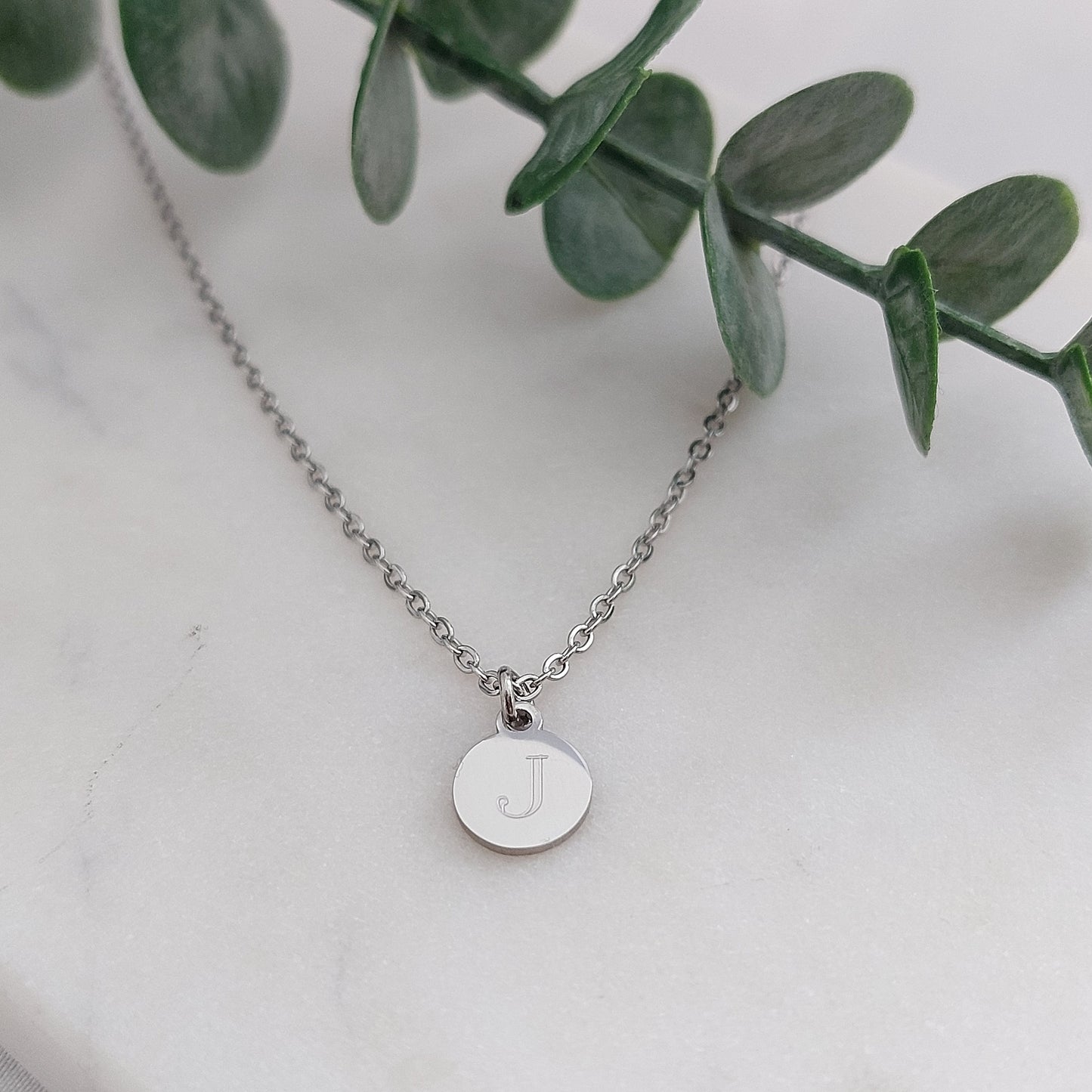 Plättchen Kette personalisiert in Gold,Silber & Rosé mit 8mm Gravur Anhänger, personalisierte Buchstaben Kette, Gravur Kette mit Buchstaben