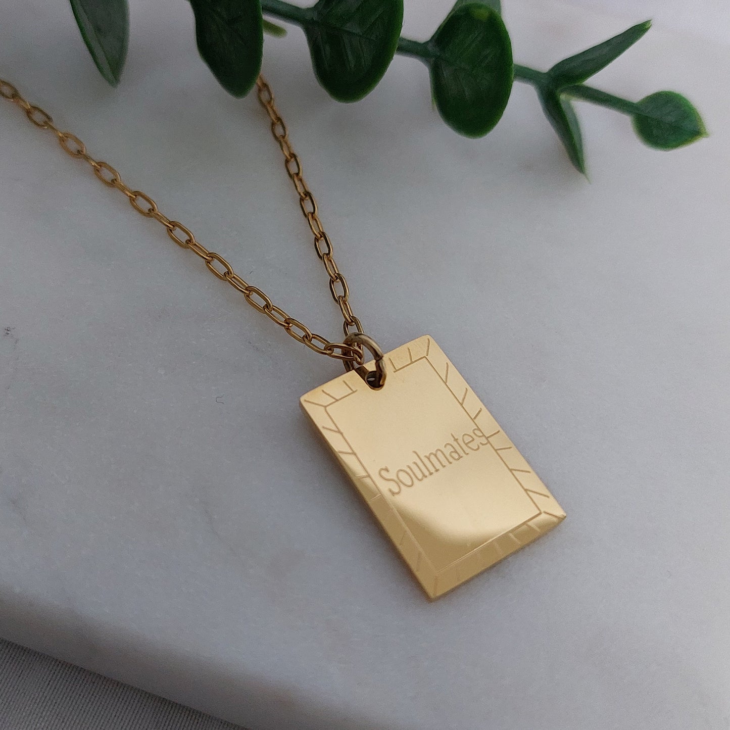 Personalisierte Halskette in Gold,Silber,Rosé mit rechteckigen Gravur Plättchen Anhänger in 20mm, Buchstabenkette, personalisiertes Geschenk