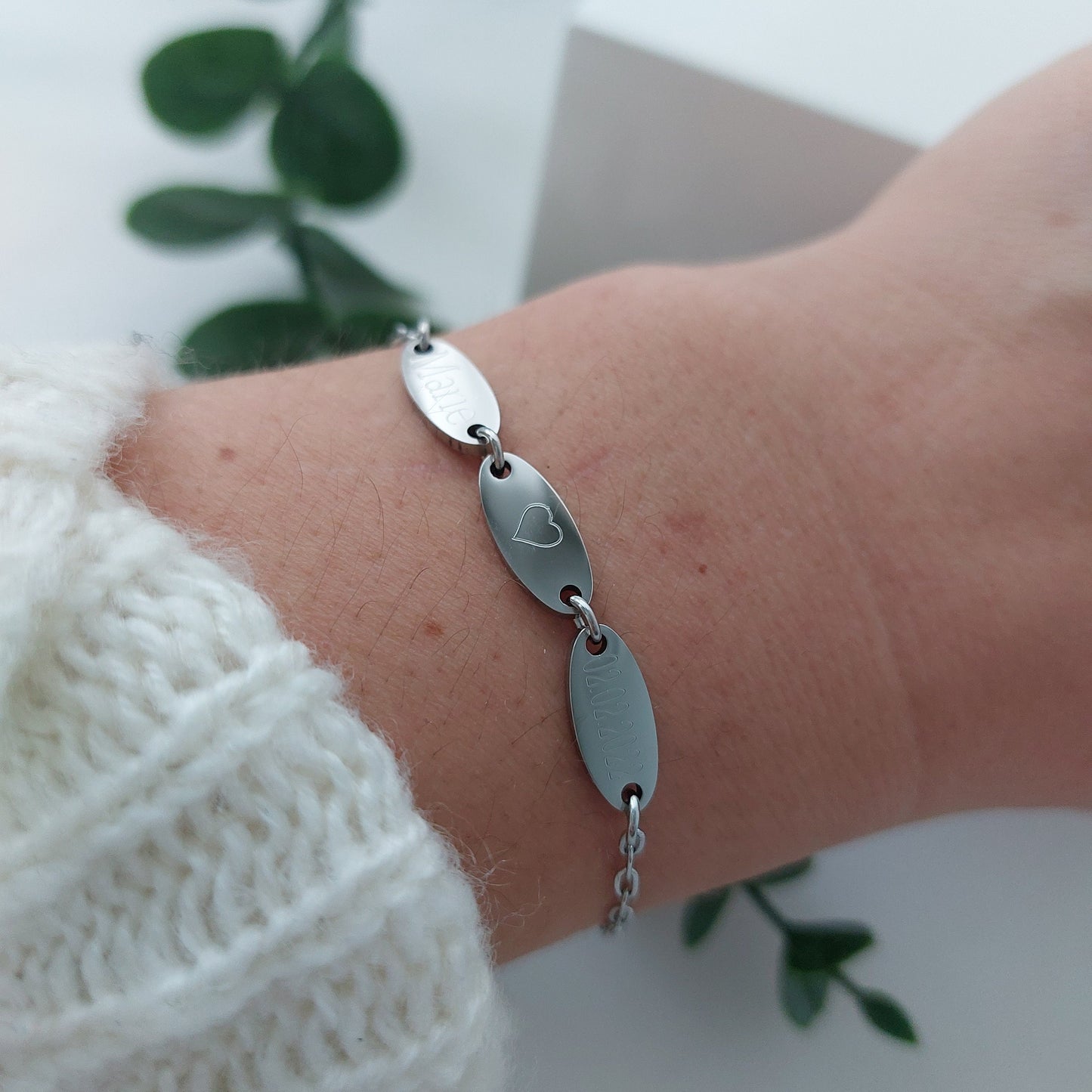 Personalisiertes Gravur Armband in Gold, Silber, Rosé, Armkette mit Buchstaben Plättchen, Namensarmband, Personalisiertes Geschenk Frauen