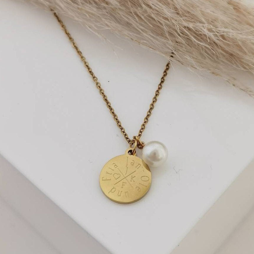 Personalisierte Kette mit 15mm Gravur Plättchen und Perle in Gold u. Silber, Geschenk für sie, personalisierte Geschenke, Weihnachtsgeschenk