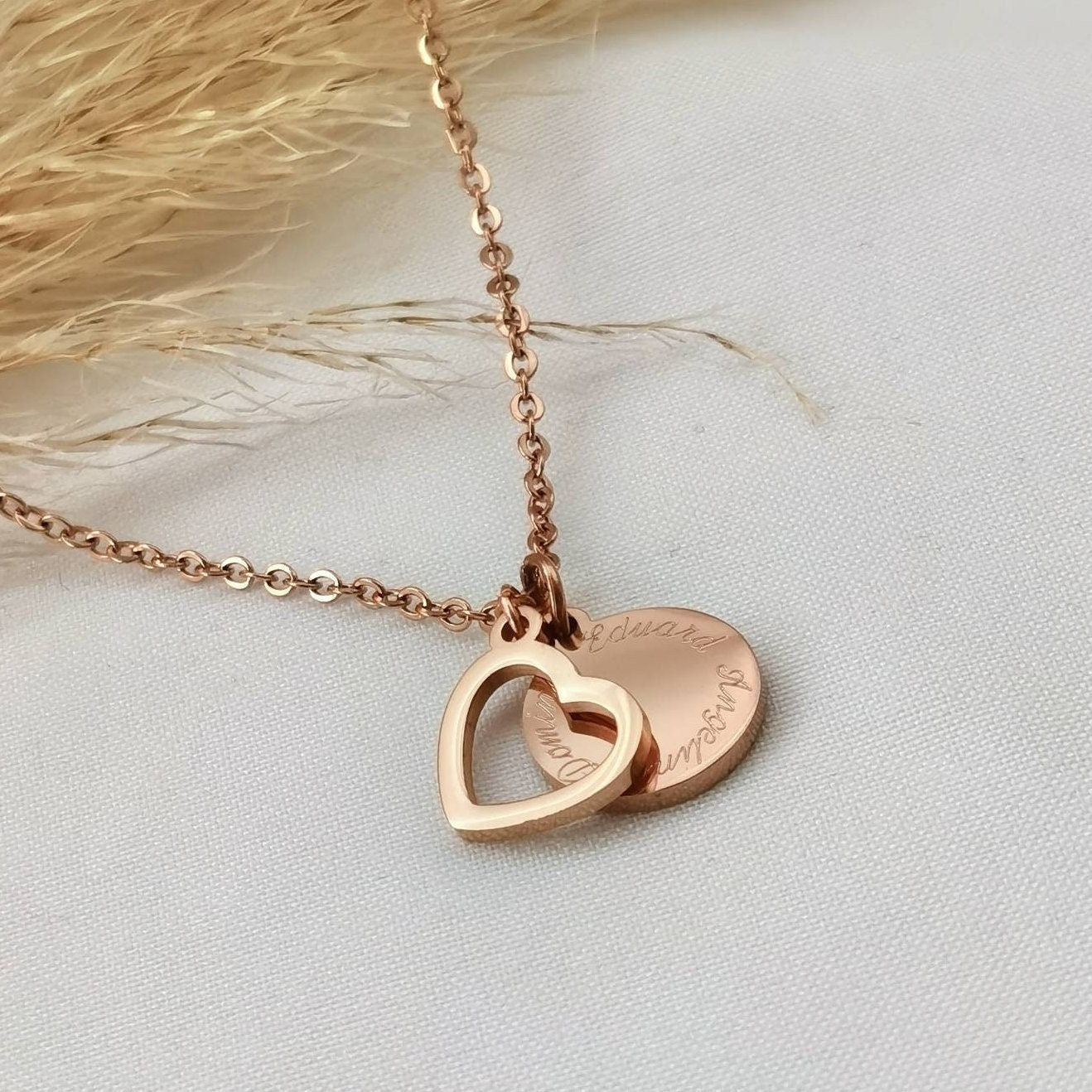 Personalisierte Herz Kette mit Namensgravur, personalisiertes Geschenk für Frauen, Buchstabenkette mit Herzanhänger, Plättchenkette mit Herz