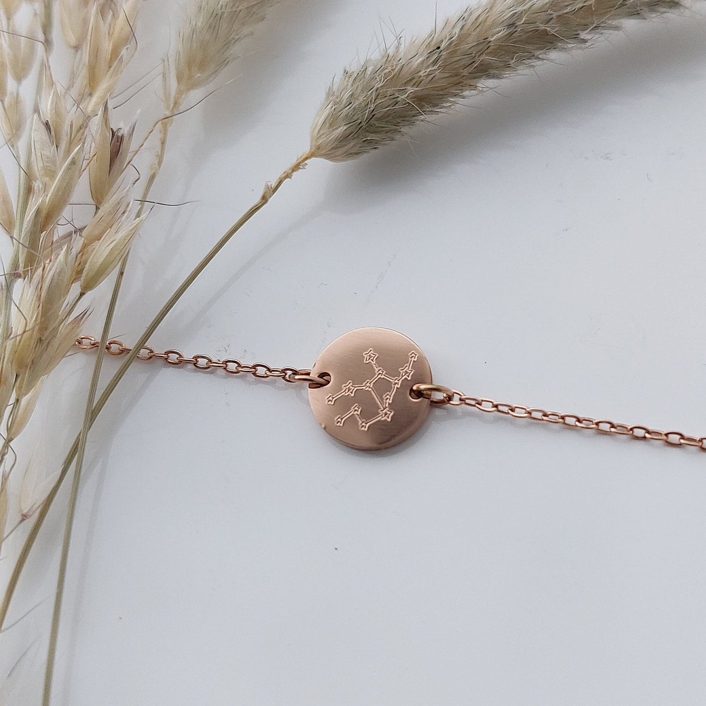Armband personalisiert mit Buchstaben Gravur in Gold, Silber, Rosé, Armkette personalisiert mit 9mm Gravur Plättchen als Geschenk für Frauen