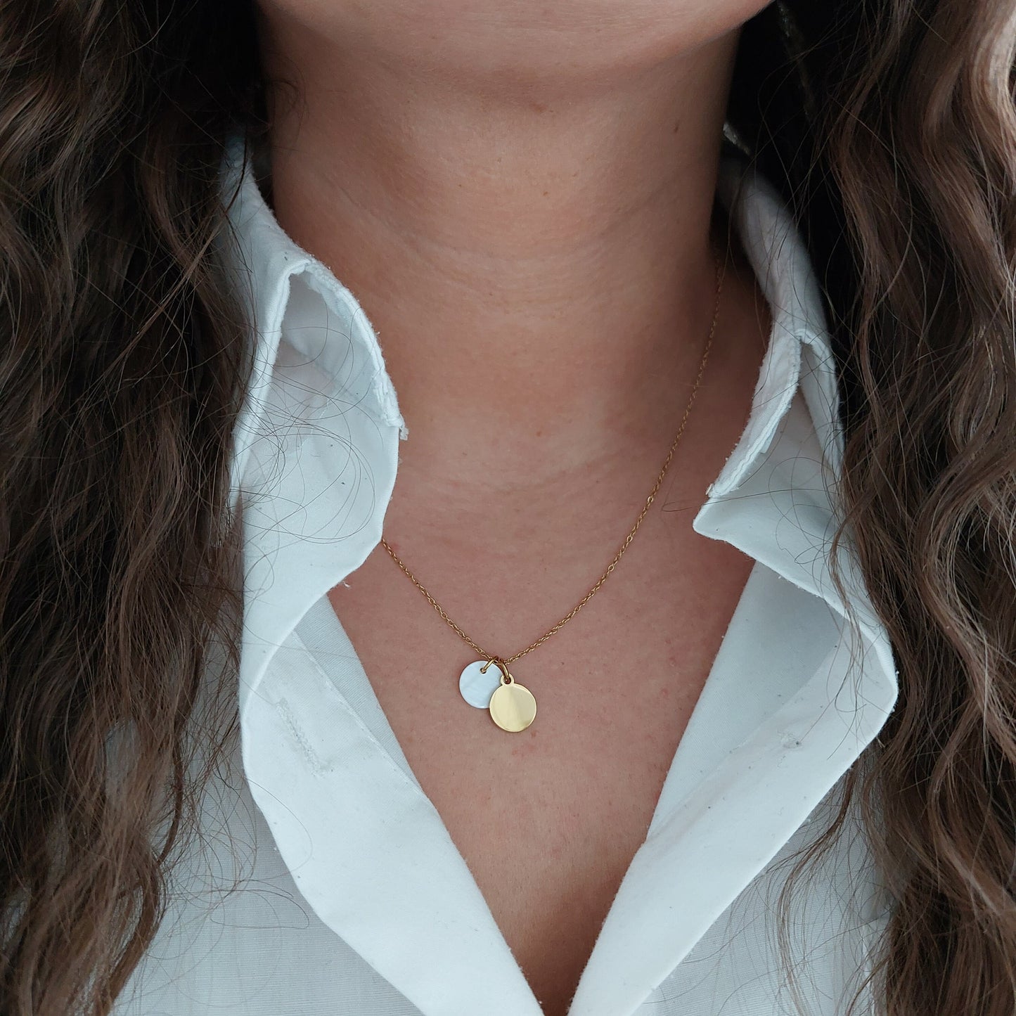 Personalisierte Kette mit Perlmutt Anhänger, Gravur Kette mit Namen/Buchstaben, personalisiertes Geschenk für Mama, Schwester, Freundin