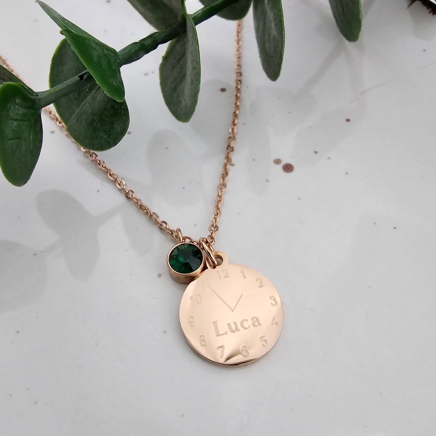 Geburtsstein Kette mit Gravur Plättchen Anhänger in Gold, Silber,Rosé | Buchstaben Kette gold | personalisiertes Geschenk zur Geburt