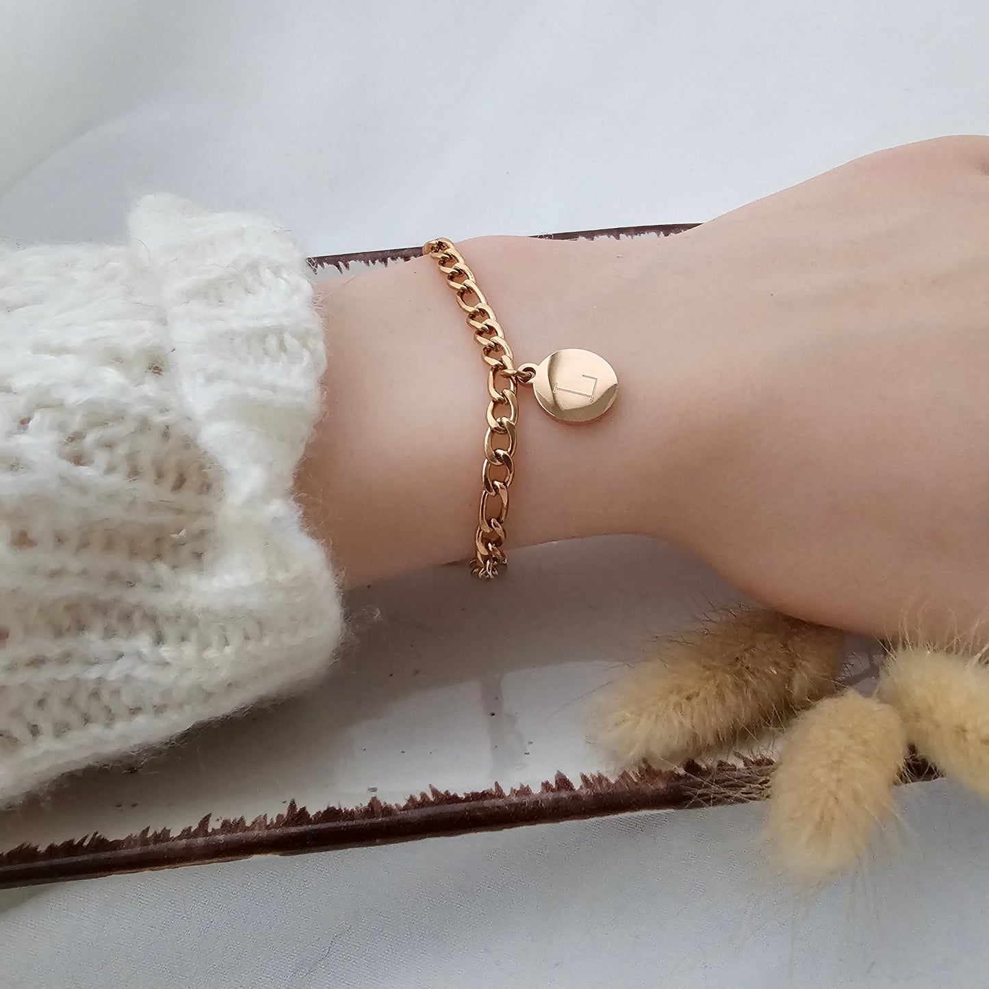 Personalisiertes Figaro Armband mit Namensgravur in Gold u. Silber Armkettchen mit Gravur Plättchen, personalisierte Armkette als Geschenk