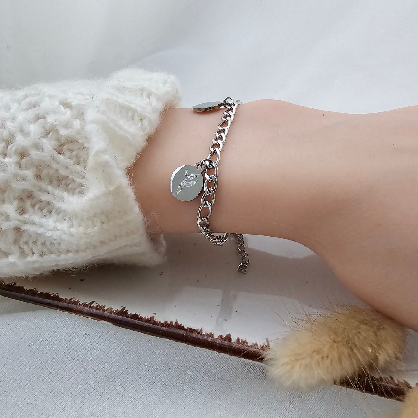 Personalisiertes Figaro Armband mit Namensgravur in Gold u. Silber Armkettchen mit Gravur Plättchen, personalisierte Armkette als Geschenk