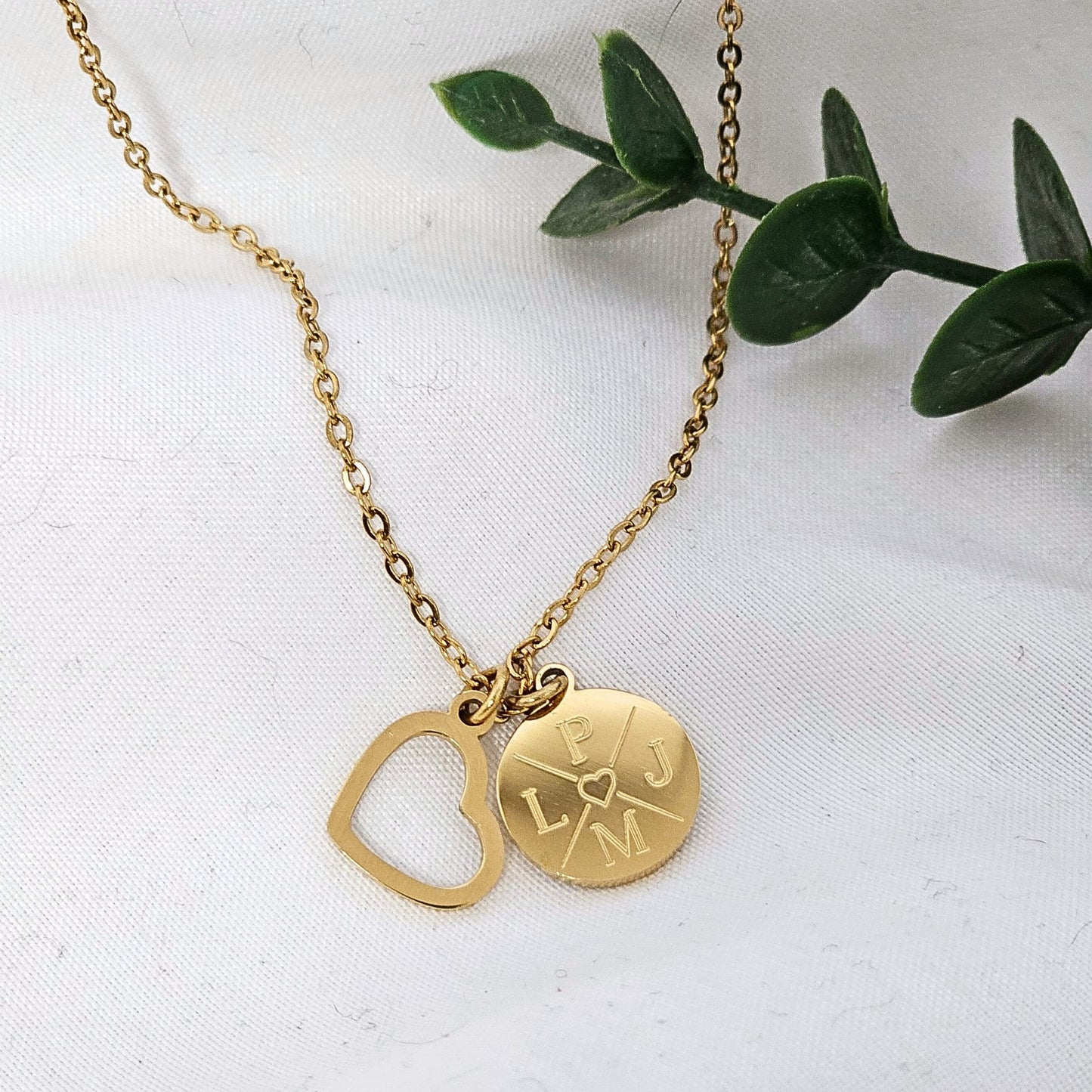 Personalisierte Herz Kette mit Namensgravur, personalisiertes Geschenk für Mama, Plättchenkette mit Herzanhänger und Gravur