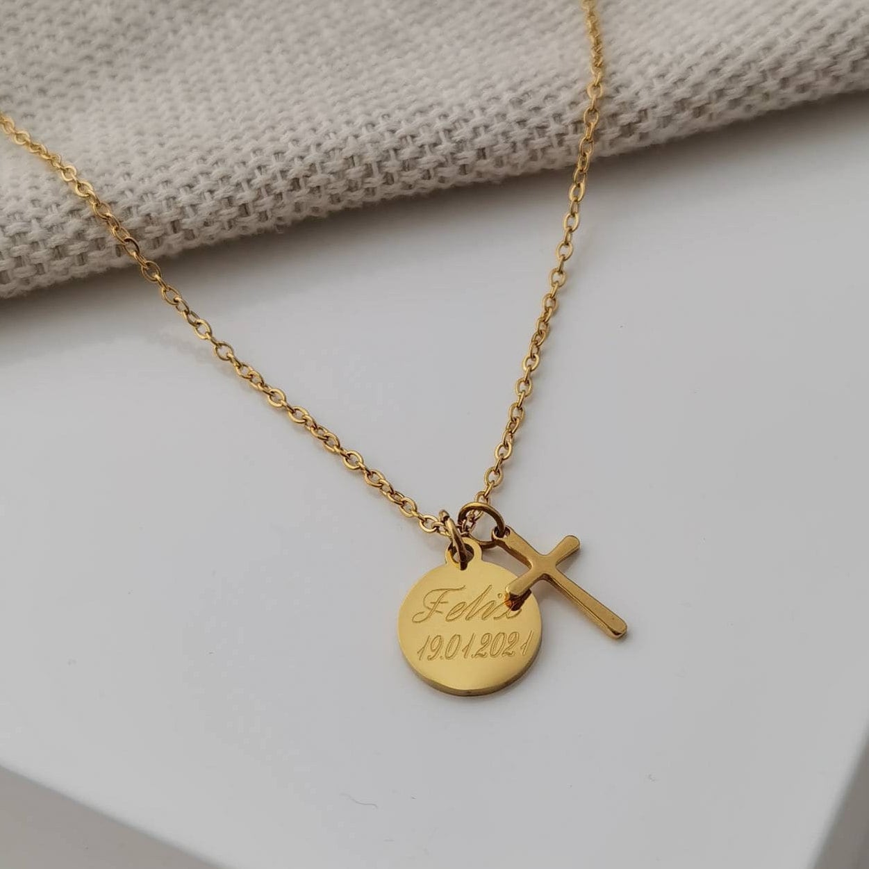 Personalisierte Kreuz Kette mit Gravur Plättchen Anhänger in Gold und Silber aus Edelstahl, personalisiertes Geschenk Taufe, Konfirmation