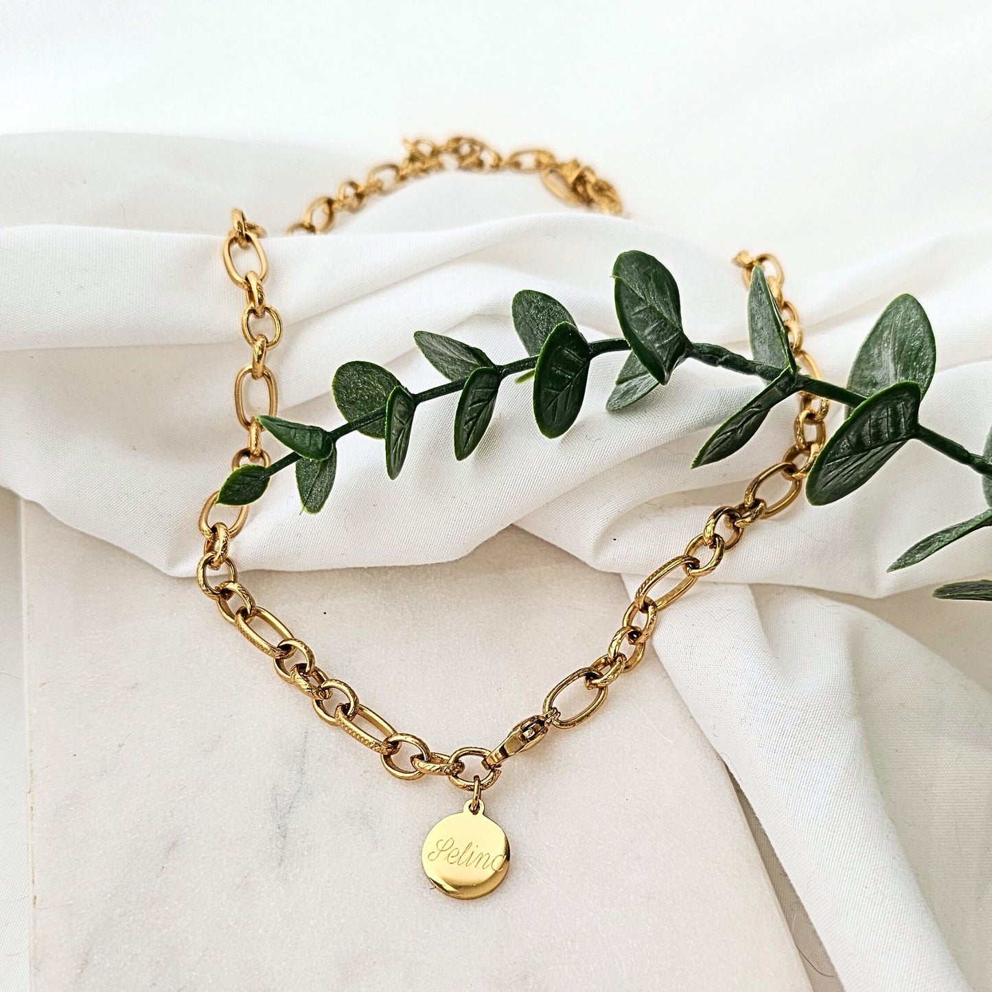 Personalisierte Chunky Kette in Gold oder Silber | grobe Edelstahlkette mit Gravur Anhänger | grobgliedrige Kette mit Buchstaben Plättchen