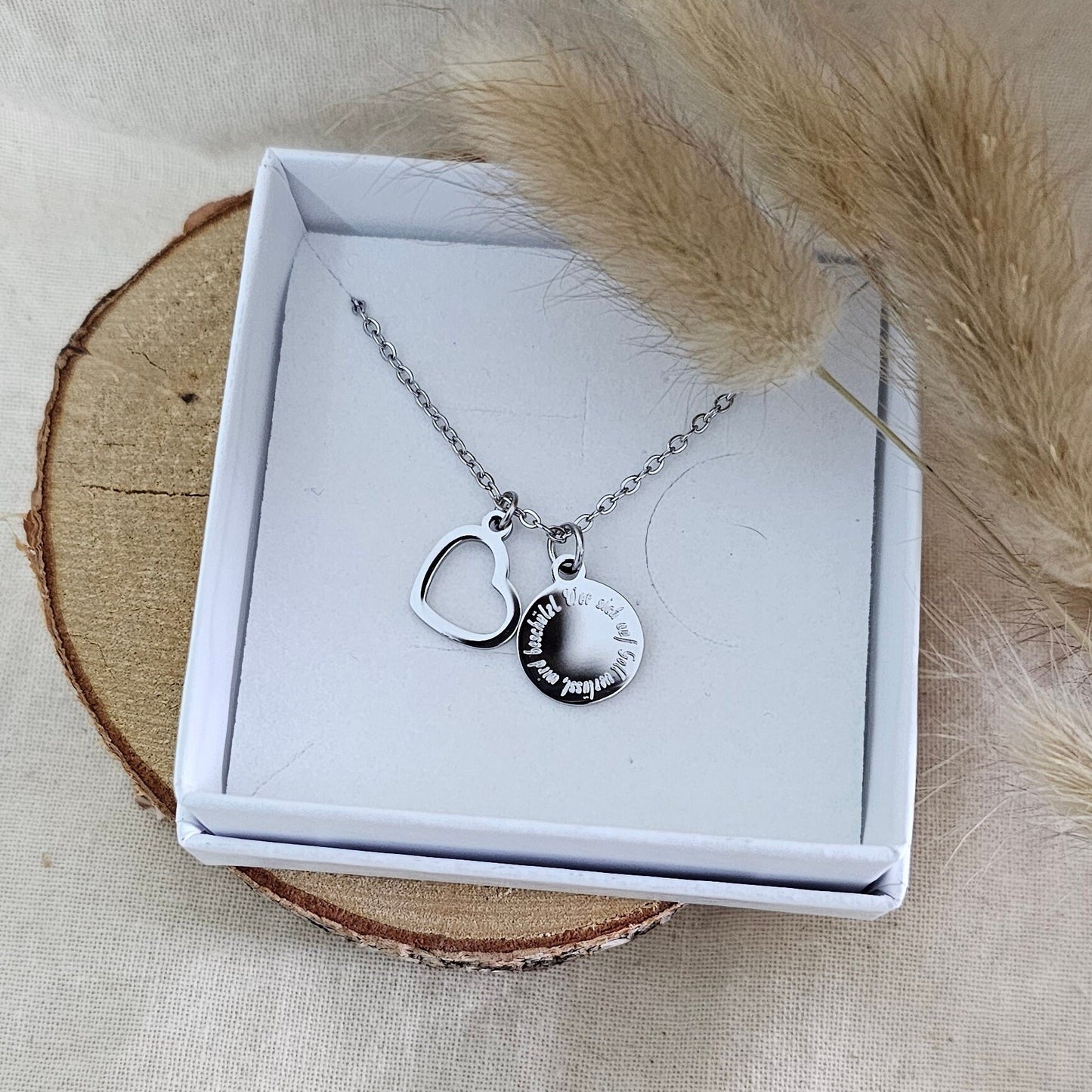 Personalisierte Herz Kette mit Namensgravur, personalisiertes Geschenk für Mama, Plättchenkette mit Herzanhänger und Gravur