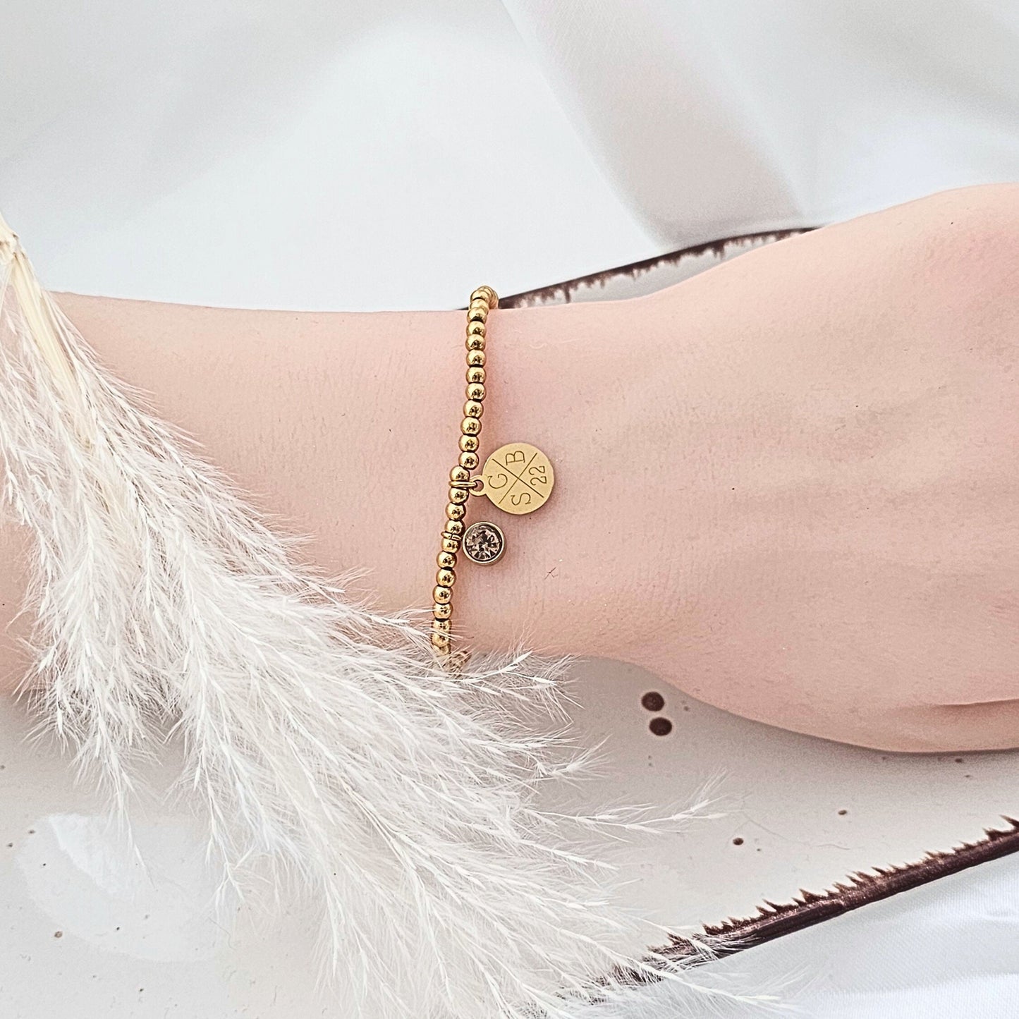 Perlenarmband personalisiert mit Gummizug und Gravur | Armband mit Geburtsstein | Kugelarmband Gold Silber | personalisierte Geschenke