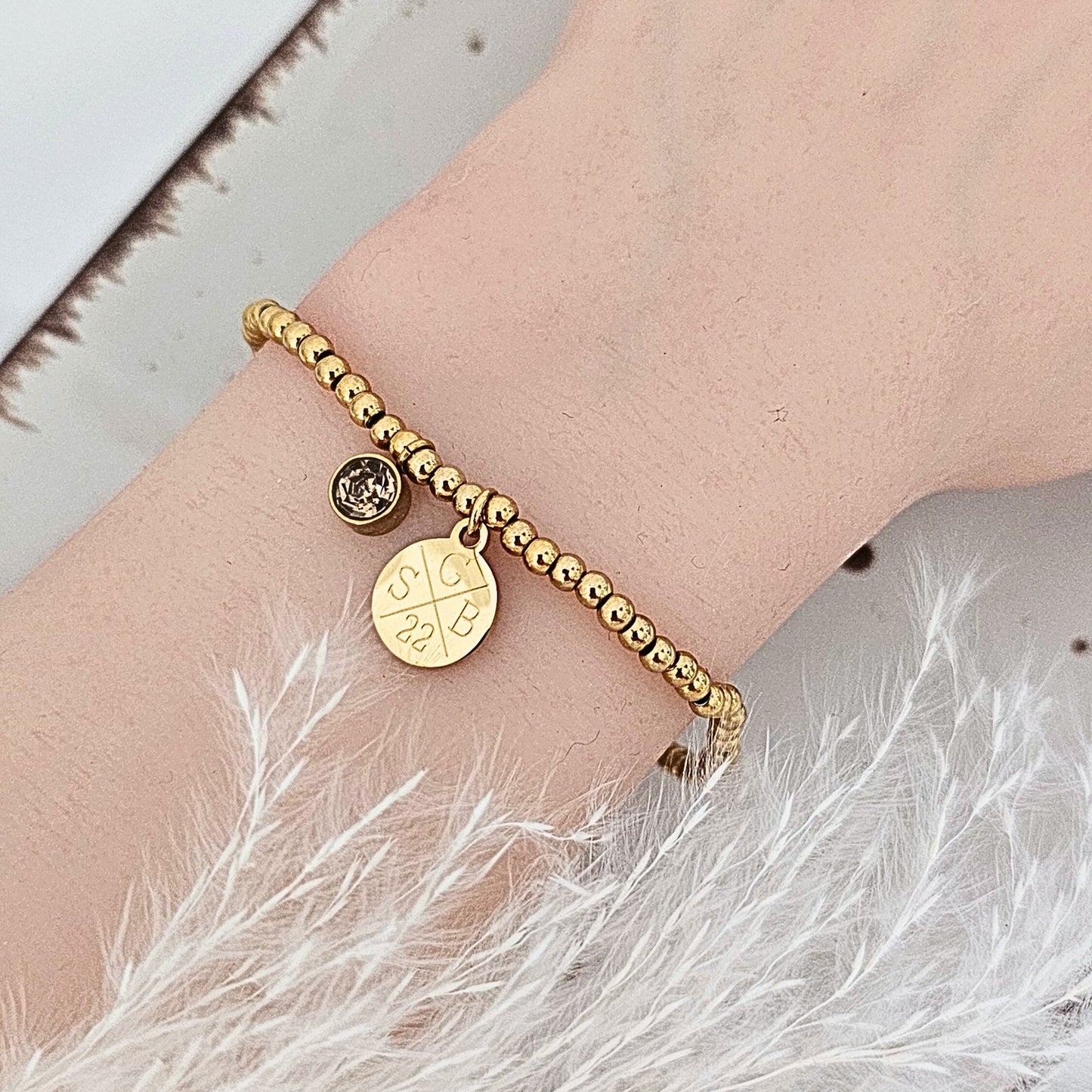 Perlenarmband personalisiert mit Gummizug und Gravur | Armband mit Geburtsstein | Kugelarmband Gold Silber | personalisierte Geschenke