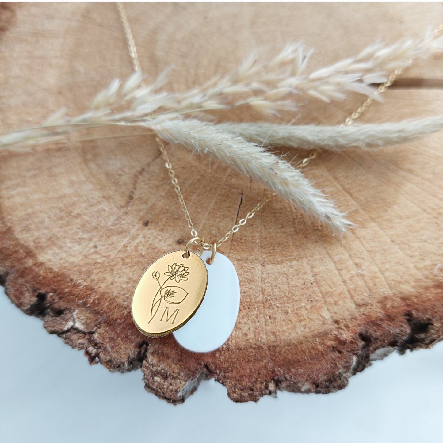 Personalisierte Kette mit Perlmutt Anhänger, Gravur Kette mit Namen/Buchstaben, personalisiertes Geschenk für Mama, Schwester, Freundin