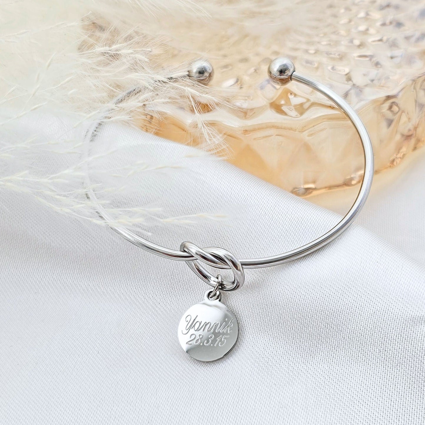 Knotenarmband personalisiert mit Gravurplättchen, Knotenarmband mit Gravur Anhänger, Gravur Armband, personalisiertes Geschenk, Armreifen