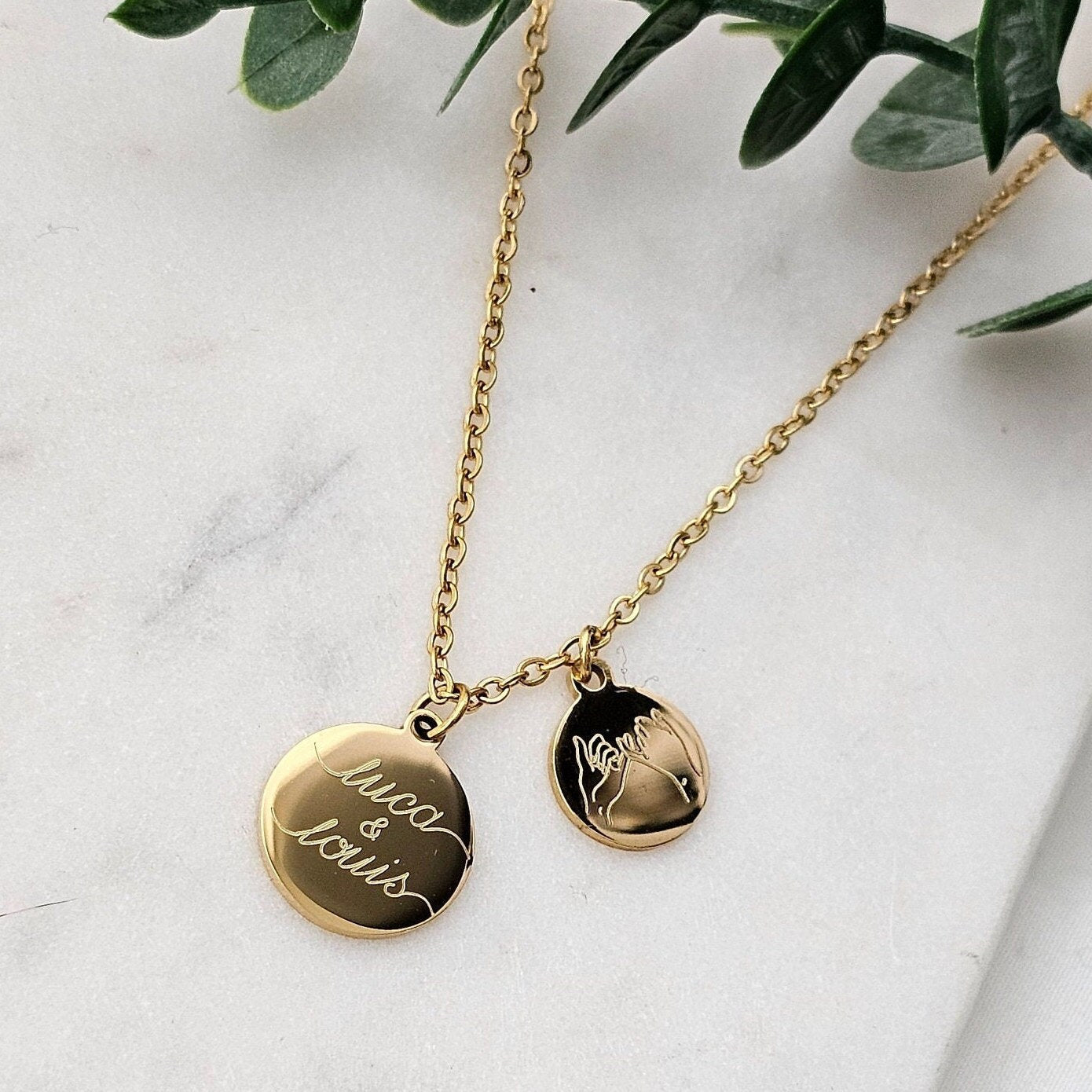 Personalisierte Kette mit Gravur Plättchen Anhänger in Gold, Silber, Rosé, Namenskette gold, Buchstabenkette, personalisiertes Geschenk Mama