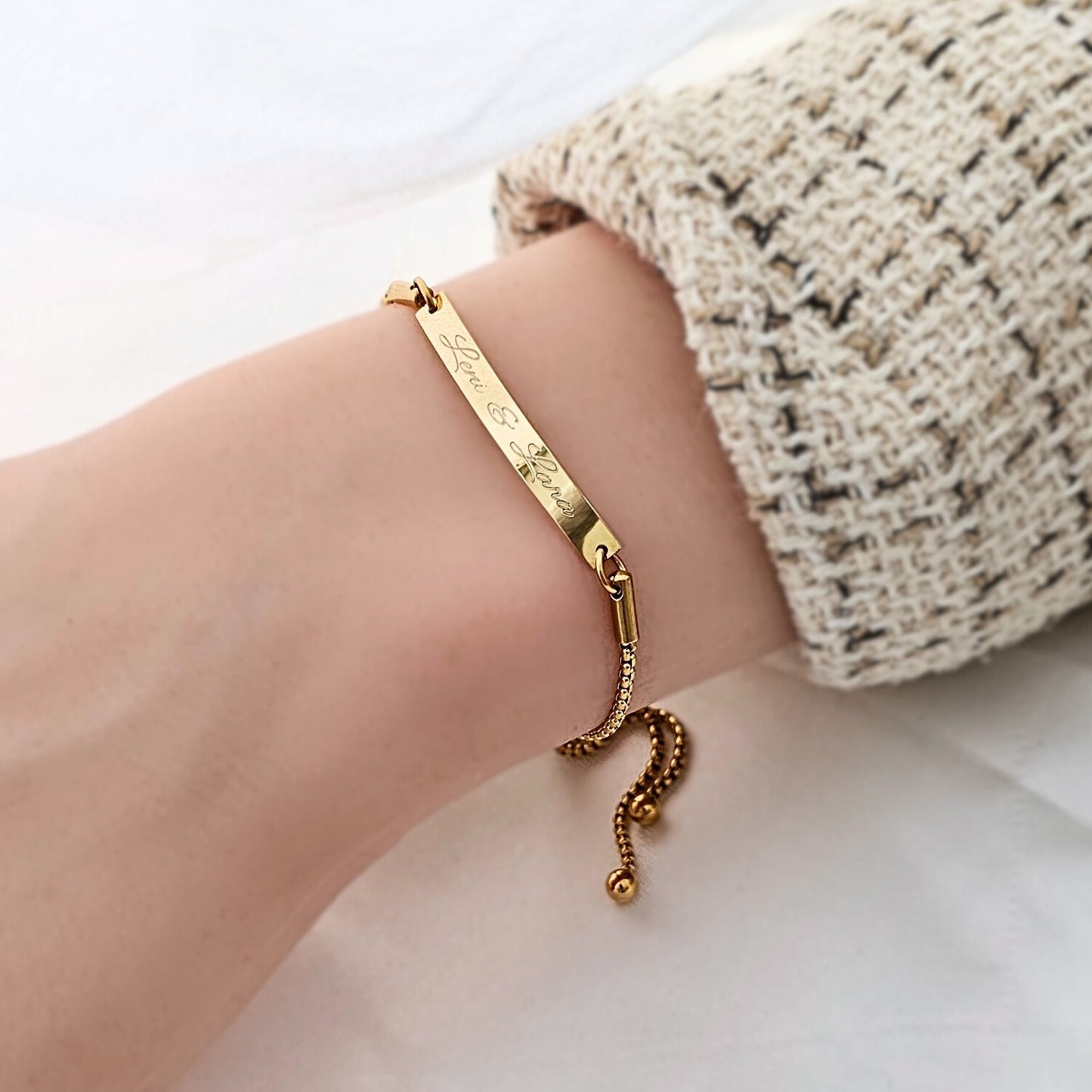 Personalisiertes Edelstahl Armband mit Schiebeverschluss, filigranes Gravur Armband, personalisiertes Weihnachtsgeschenk, Geschenk für sie
