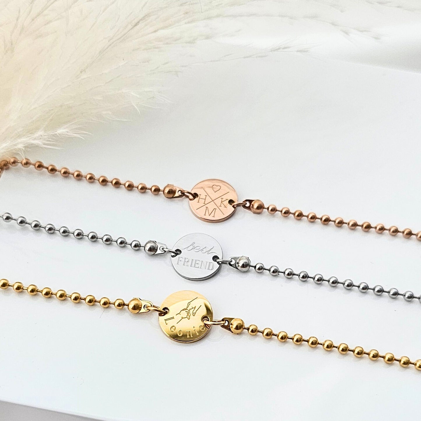 Perlenarmband personalisiert | Armband mit Gravurplättchen | Kugelarmband Gold Silber Rosé | personalisierte Geschenke