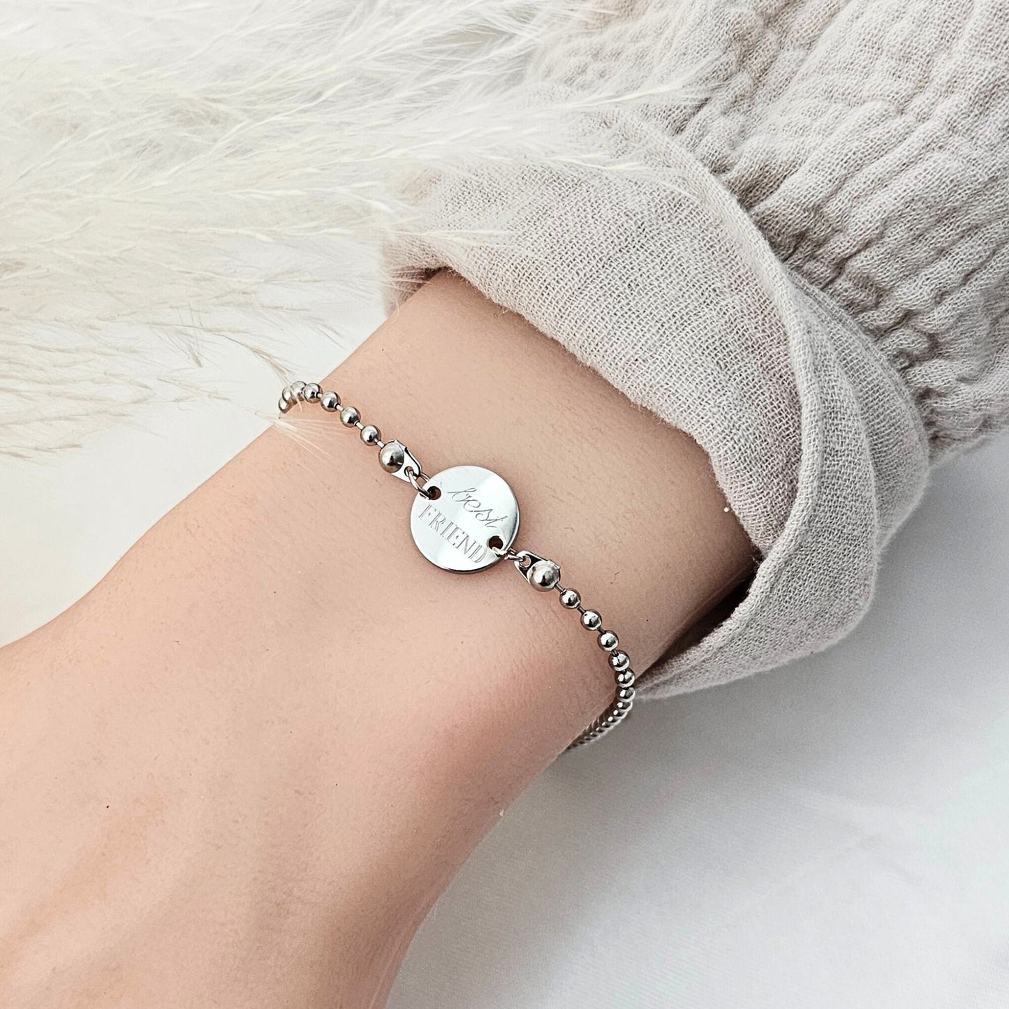 Perlenarmband personalisiert | Armband mit Gravurplättchen | Kugelarmband Gold Silber Rosé | personalisierte Geschenke
