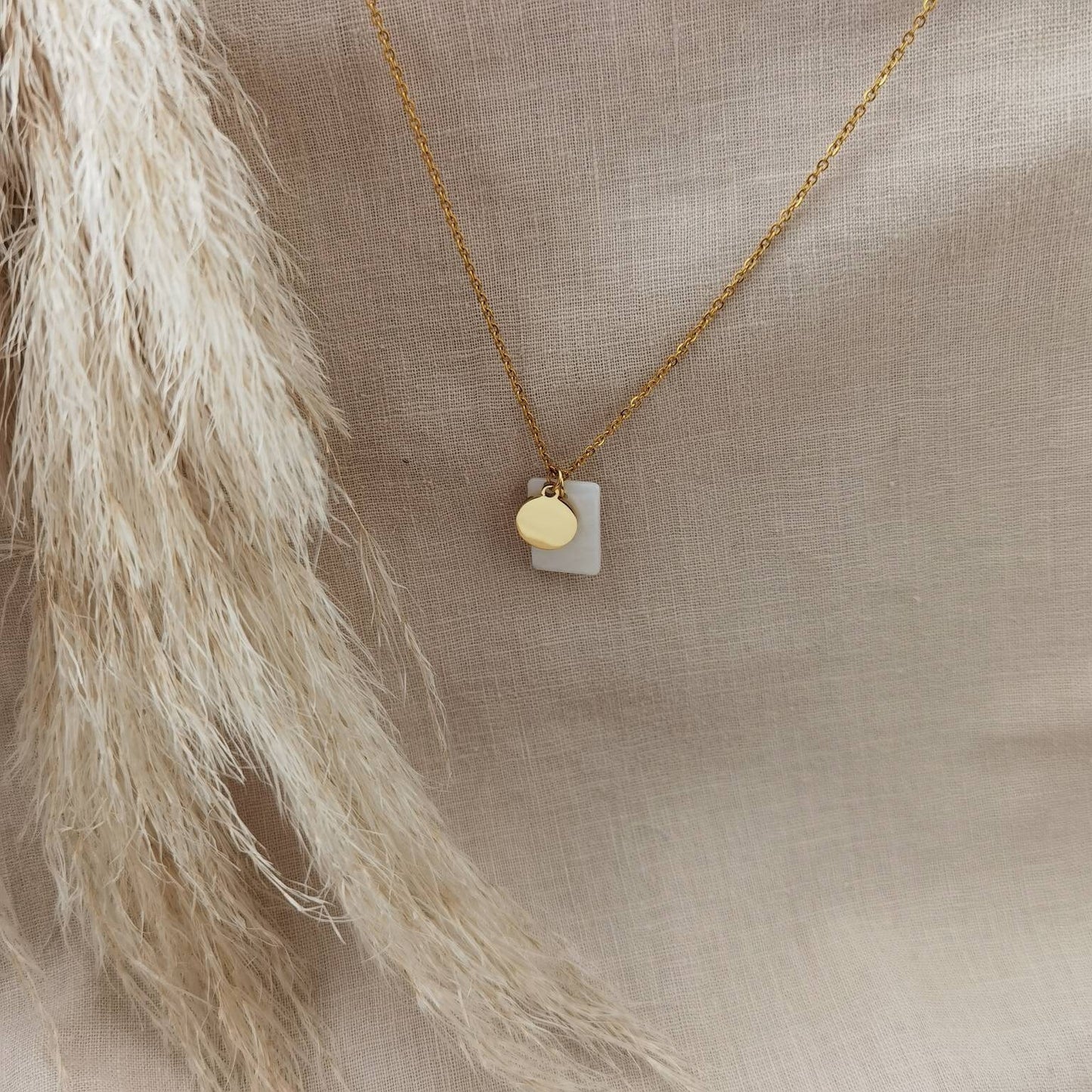 Plättchen Kette personalisiert in Gold,Silber & Rosé, Perlmutt Anhänger, 12mm Gravur Anhänger , personalisiertes Geschenk, Perlmuttplättchen