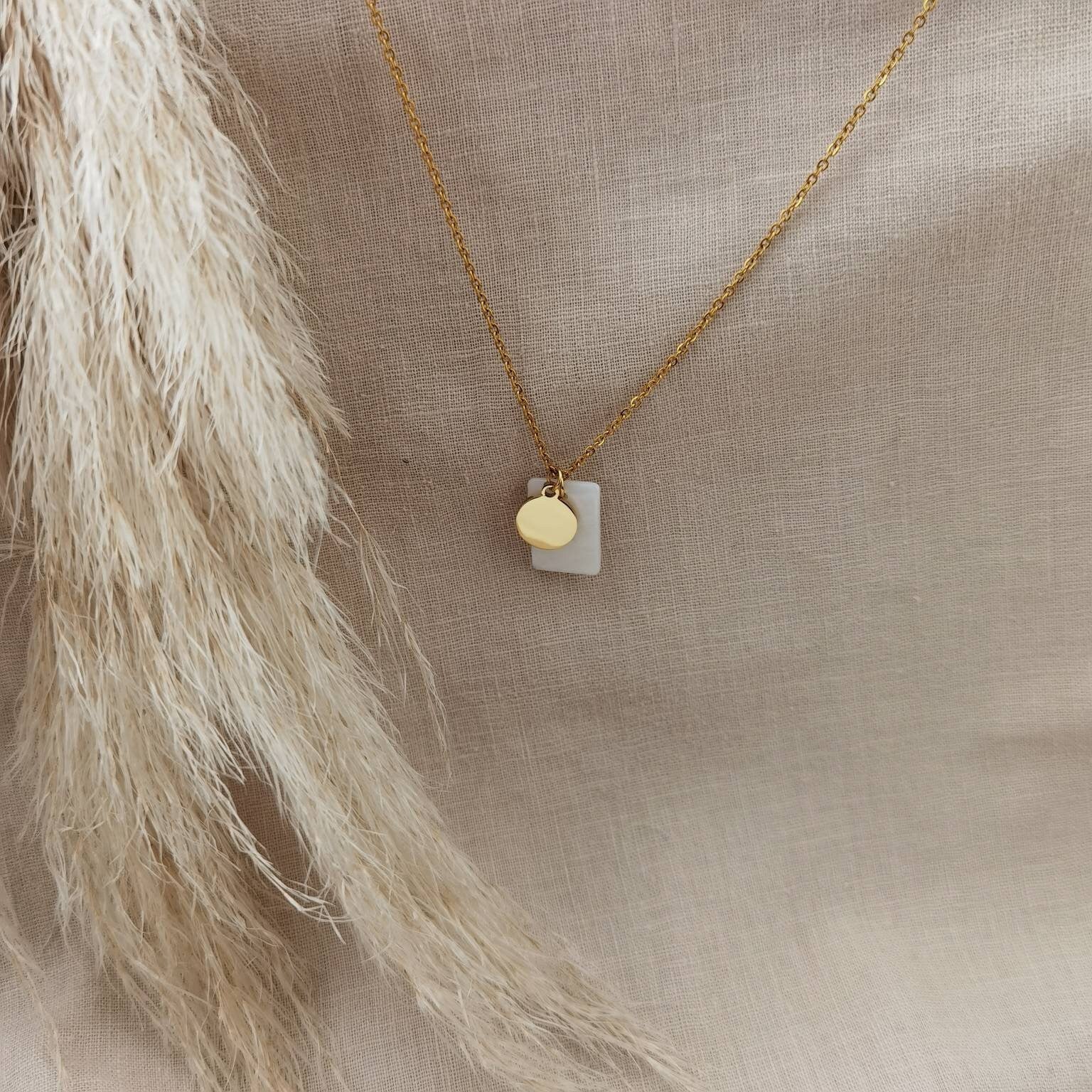 Plättchen Kette personalisiert in Gold,Silber & Rosé, Perlmutt Anhänger, 12mm Gravur Anhänger , personalisiertes Geschenk, Perlmuttplättchen
