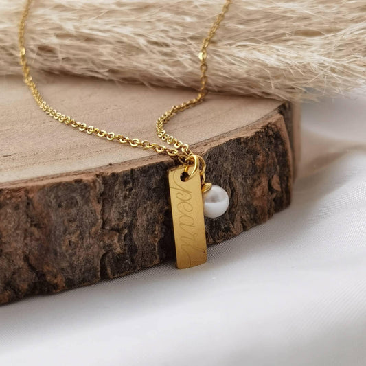 Personalisierte Perlen Kette mit 6x18mm Gravur Plättchen in Gold oder Silber, Halskette Gold, Namens Kette, Geschenk Mama,Weihnachtsgeschenk