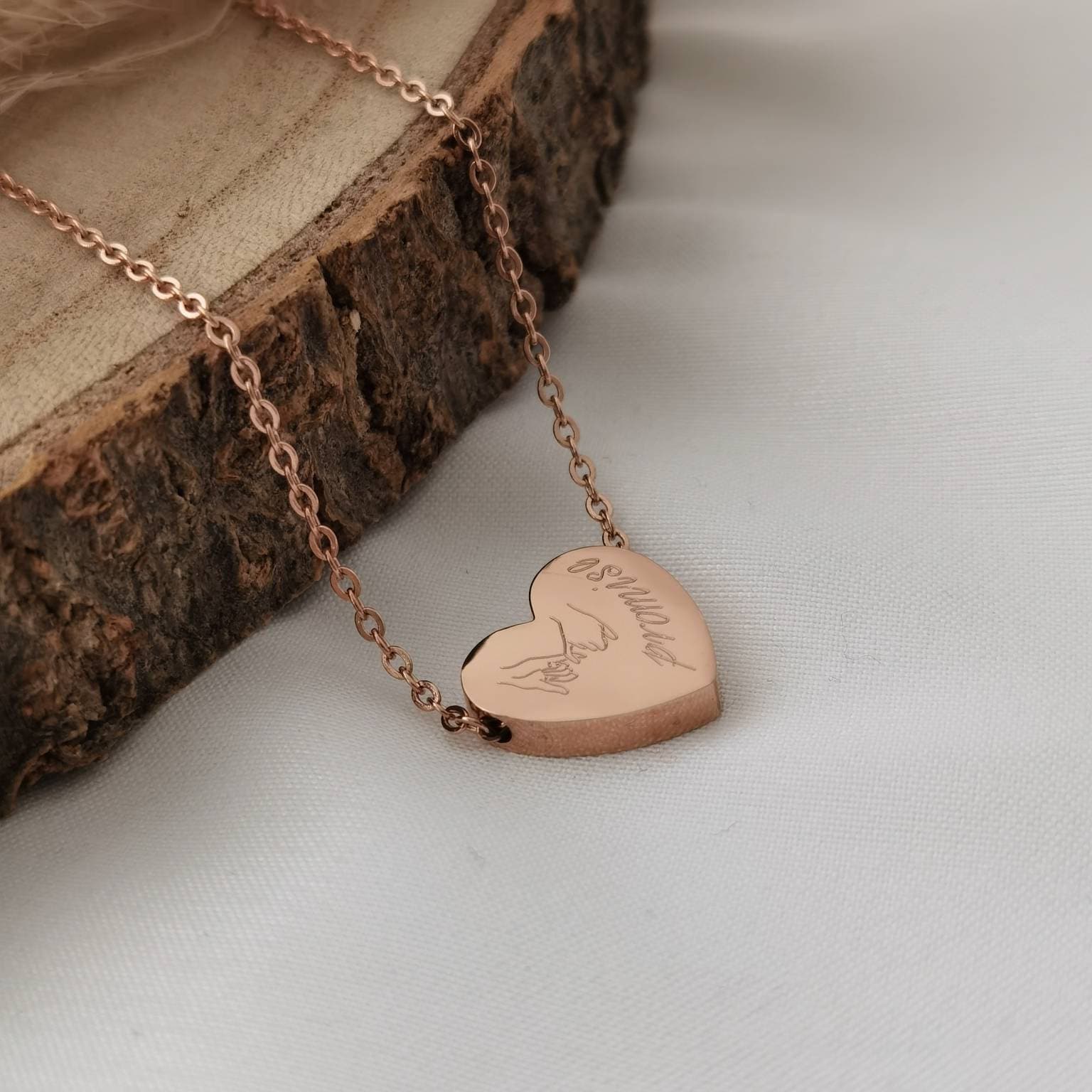 Personalisierte Herz Kette, Gravur Herz Anhänger in Gold, Silber und Rosé aus Edelstahl, Personalisiertes Geschenk Frau Weihnachten