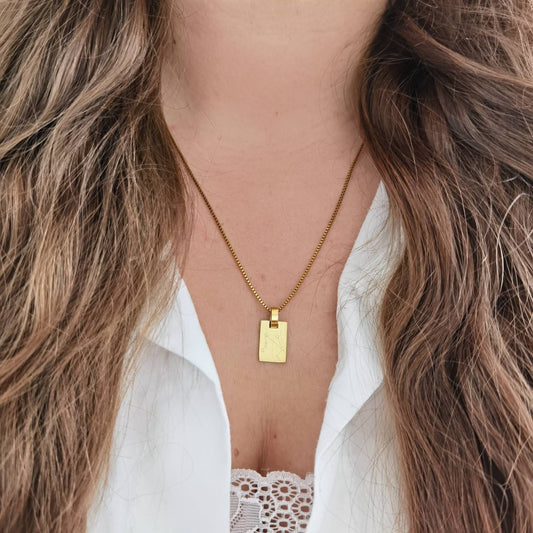 Personalisierte Halskette in Gold, Silber und Rosé mit rechteckigem Gravur Plättchen Anhängern in 15mm oder 20mm, personalisiertes Geschenk