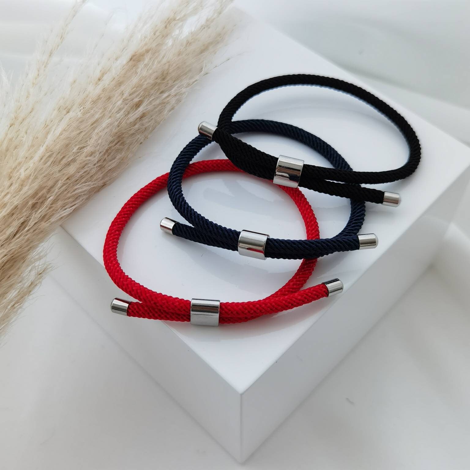 Personalisiertes Kordel Armband mit Gravur Anhänger, Armband mit Schiebeverschluss, personalisiertes Geschenk für Frau, beste Freundin