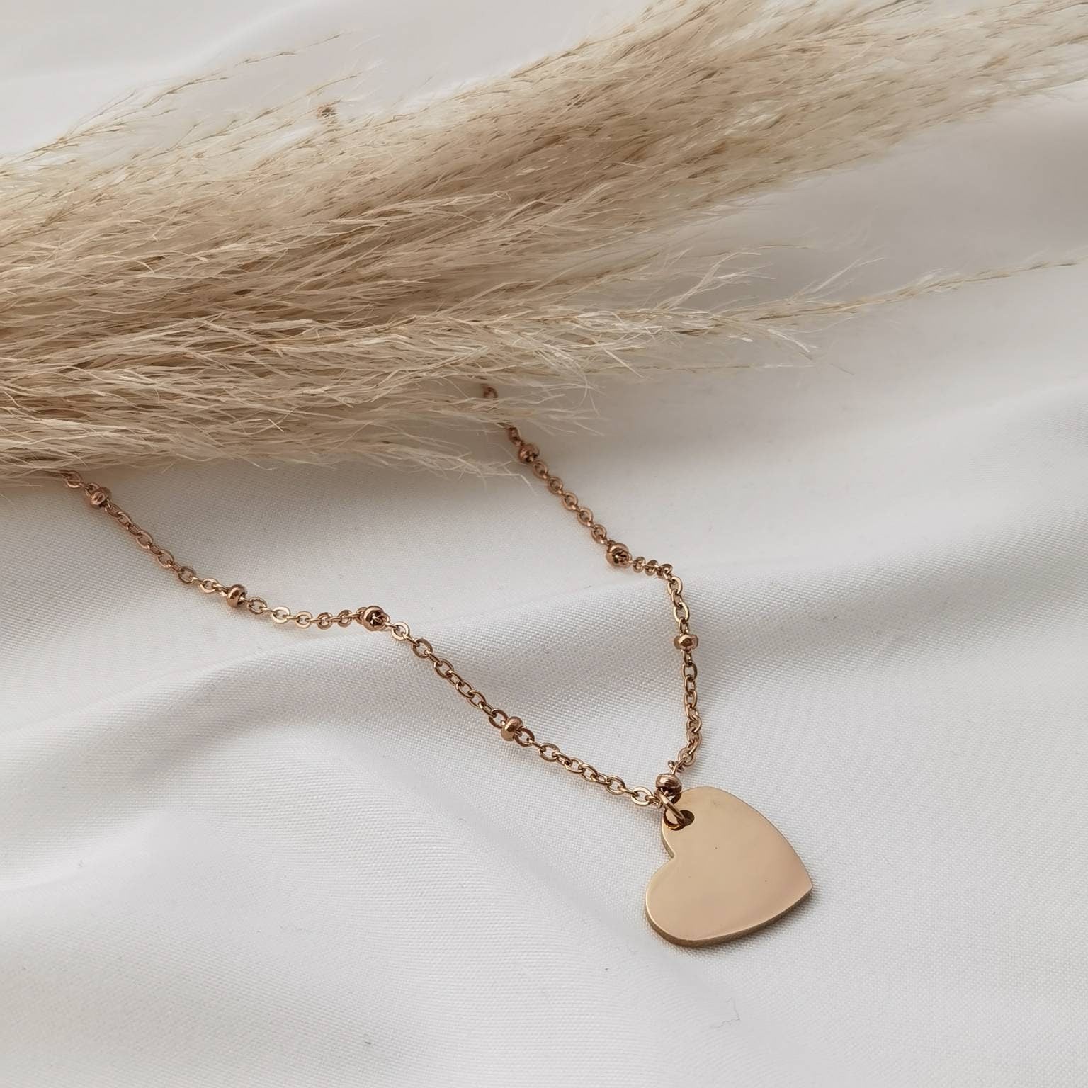 Personalisierte Herz Kette mit Gravur in Gold, Silber & Rosé, Kette mit Herz Anhänger personalisiert als Geschenk für sie