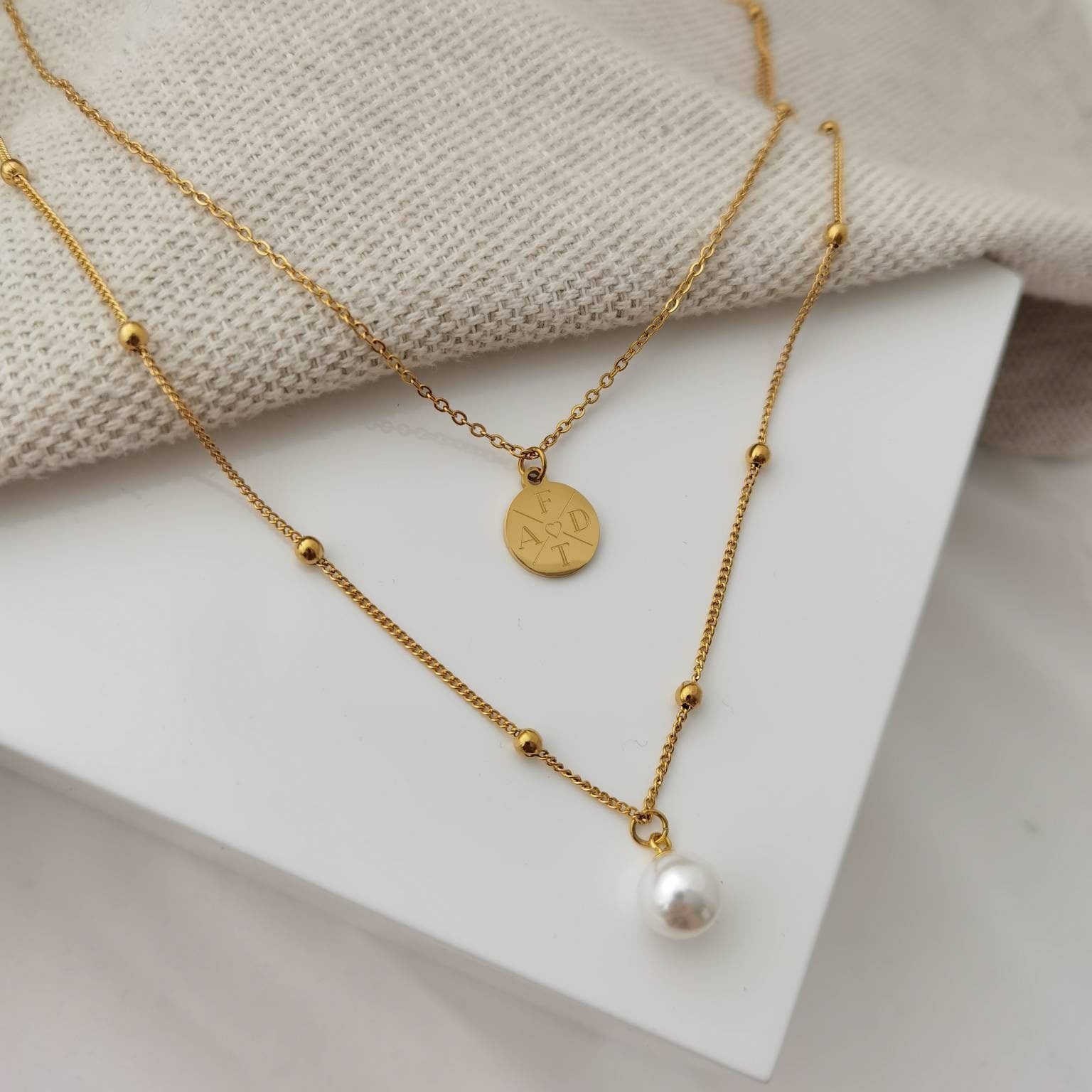 Personalisierte Kette mehrreihig mit 12mm Gravur Plättchen und 10mm Perle in Gold u. Silber, Geschenk für sie, personalisiertes Geschenk
