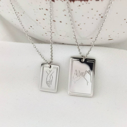 Personalisierte Halskette in Gold, Silber und Rosé mit rechteckigem Gravur Plättchen Anhängern in 13mm oder 18mm, personalisiertes Geschenk