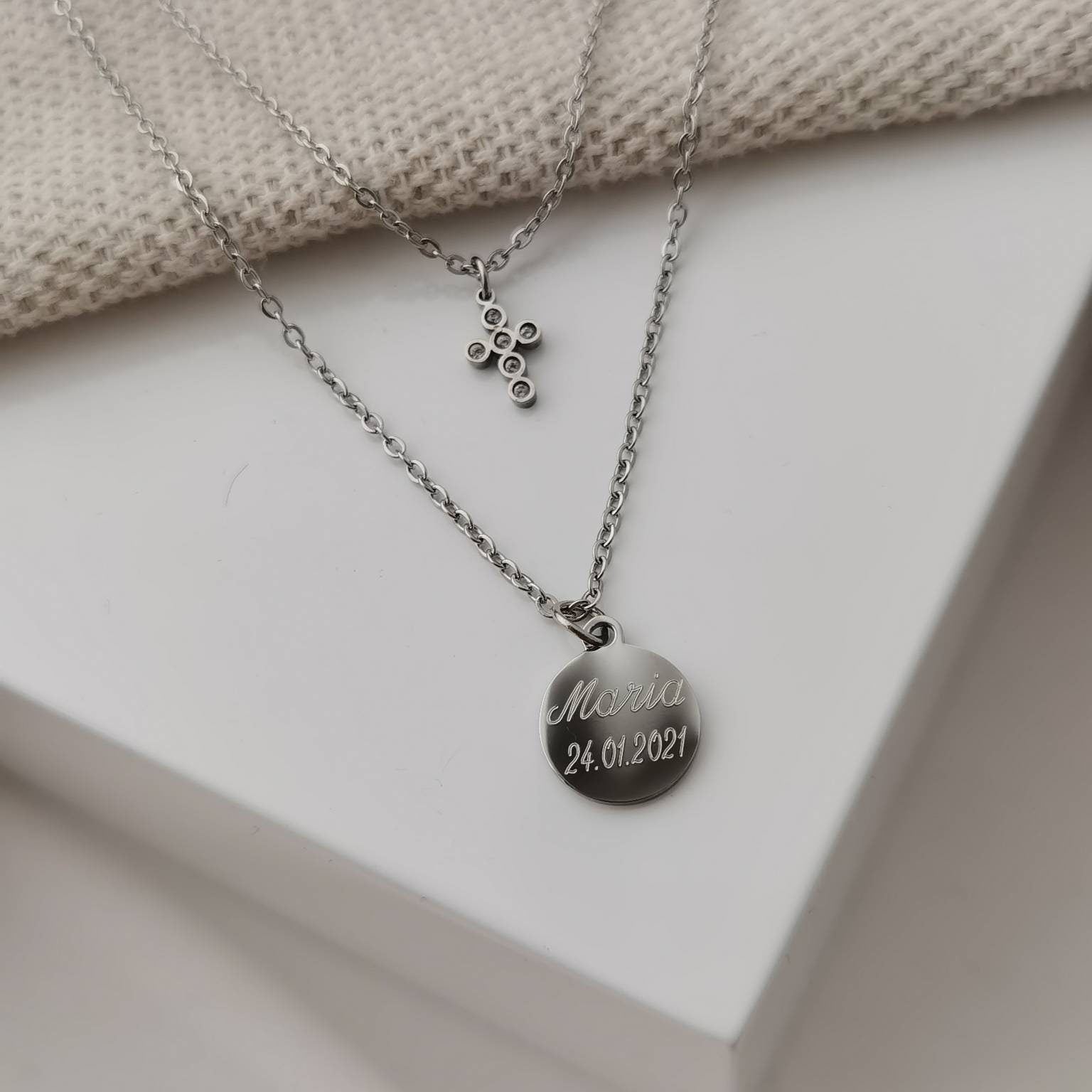 Mehrreihige, personalisierte Plättchen Kette mit Zirkonia Kreuz in Gold & Silber aus Edelstahl, personalisiertes Geschenk Taufe