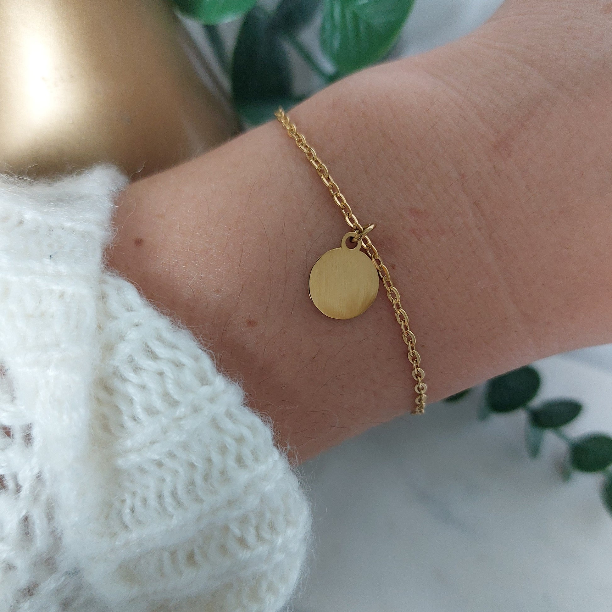 Armband mit gravur Anhänger in Gold,Rosé oder Silber aus Edelstahl, Armkette mit buchstaben Plättchen, personalisiertes Geschenk