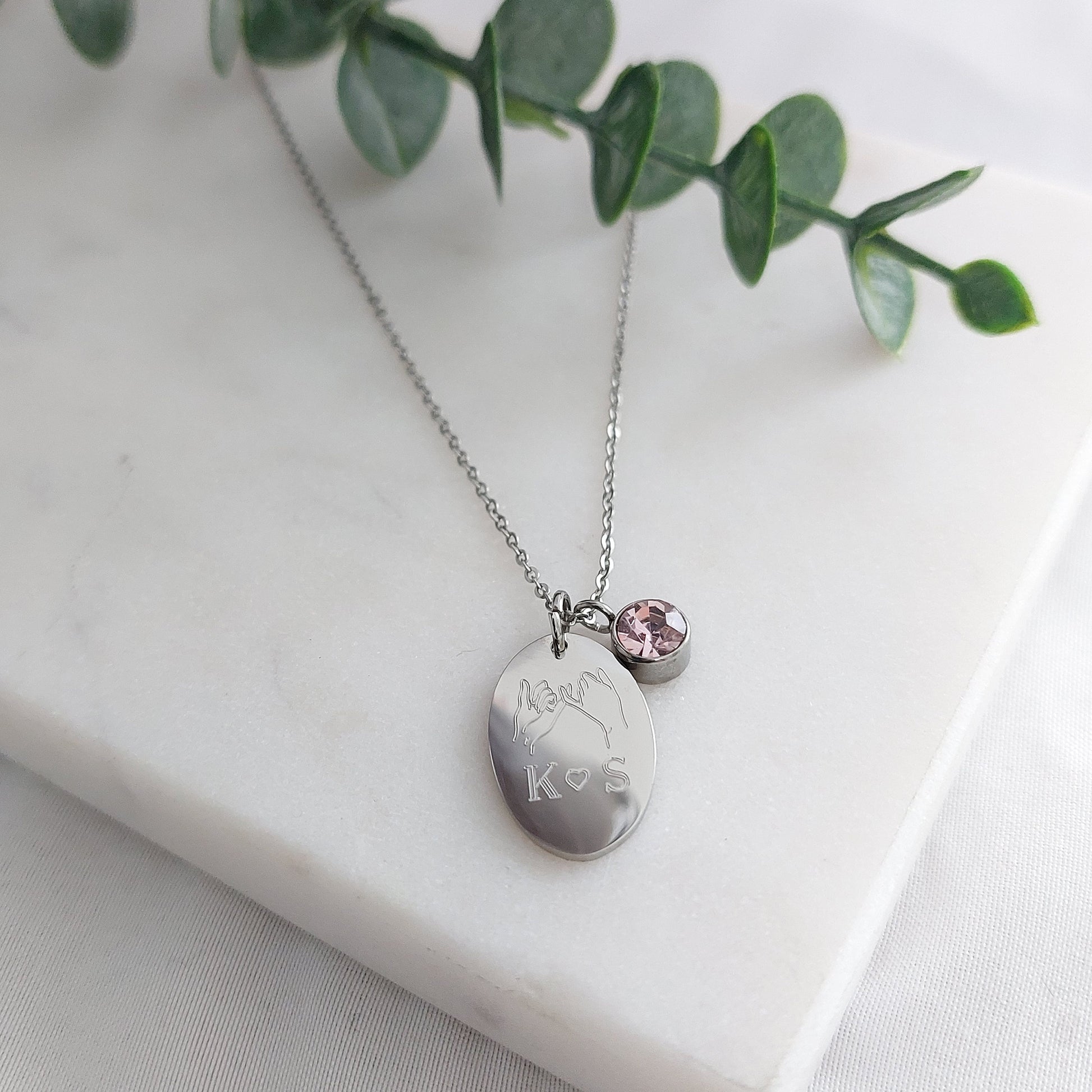 Personalisierte Geburtsstein Kette in Gold, Silber, Rosé mit ovalen 18mm Plättchen Anhängern, personalisiertes Geschenk für Frauen, Freundin