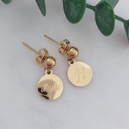 Personalisierte Ohrstecker mit Gravur Plättchen Anhänger in Gold oder Silber, personalisiertes Geschenk zur Hochzeit, Weihnachtsgeschenk
